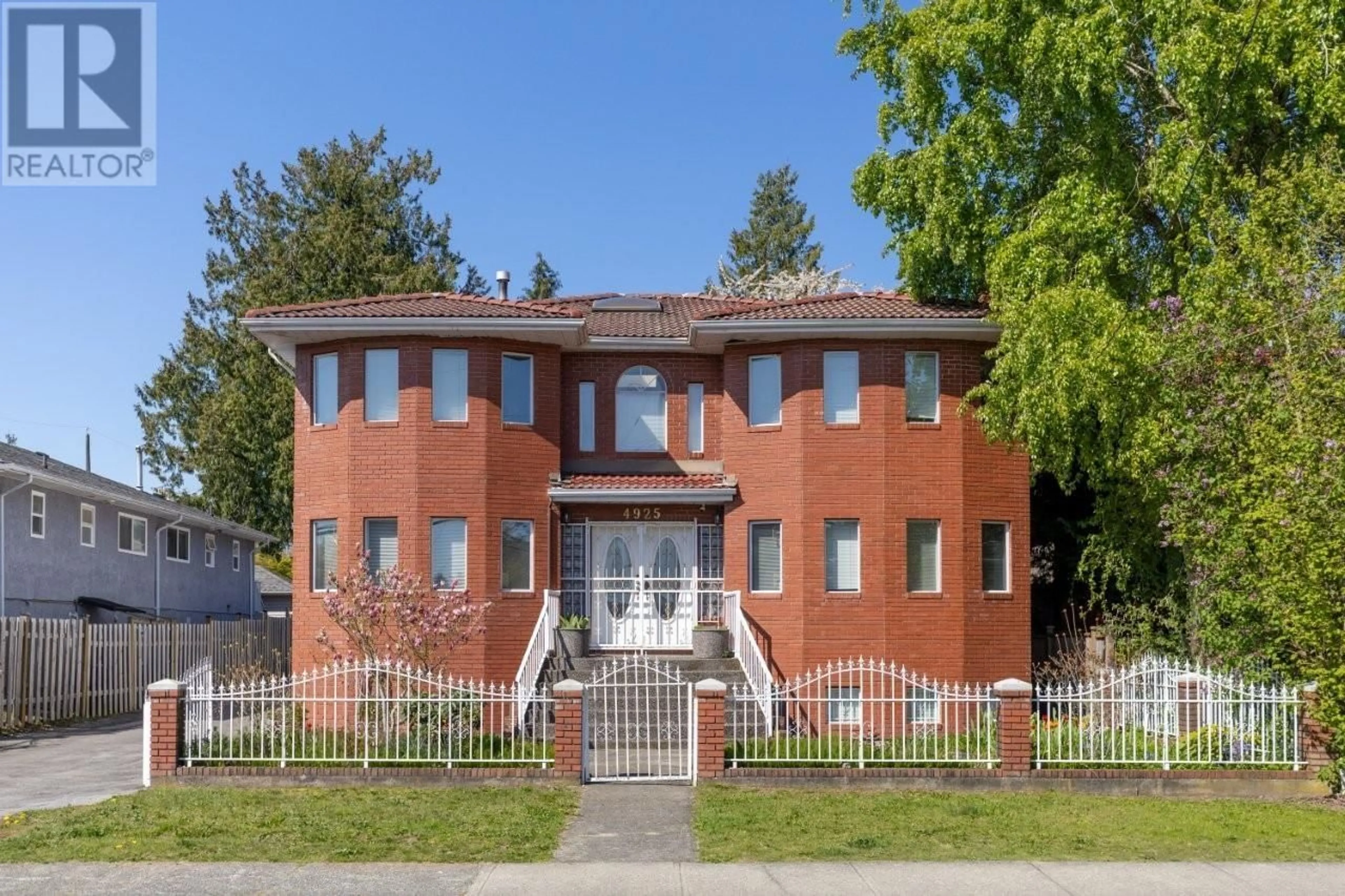 Home with brick exterior material, building for 4925 SIDLEY STREET, Burnaby British Columbia V5J1T6