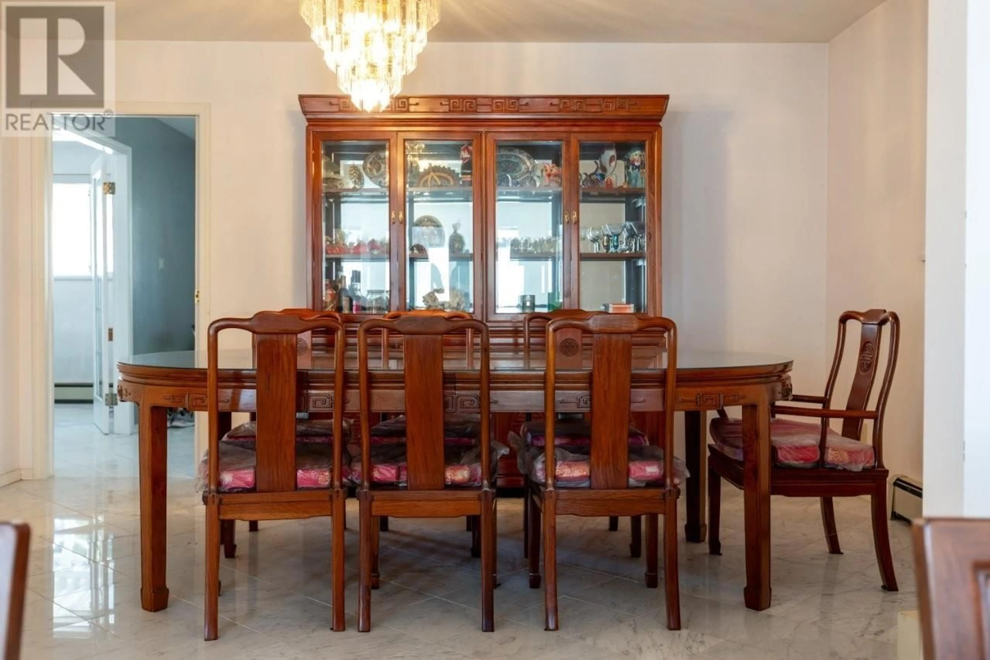 Dining room, wood/laminate floor for 4925 SIDLEY STREET, Burnaby British Columbia V5J1T6