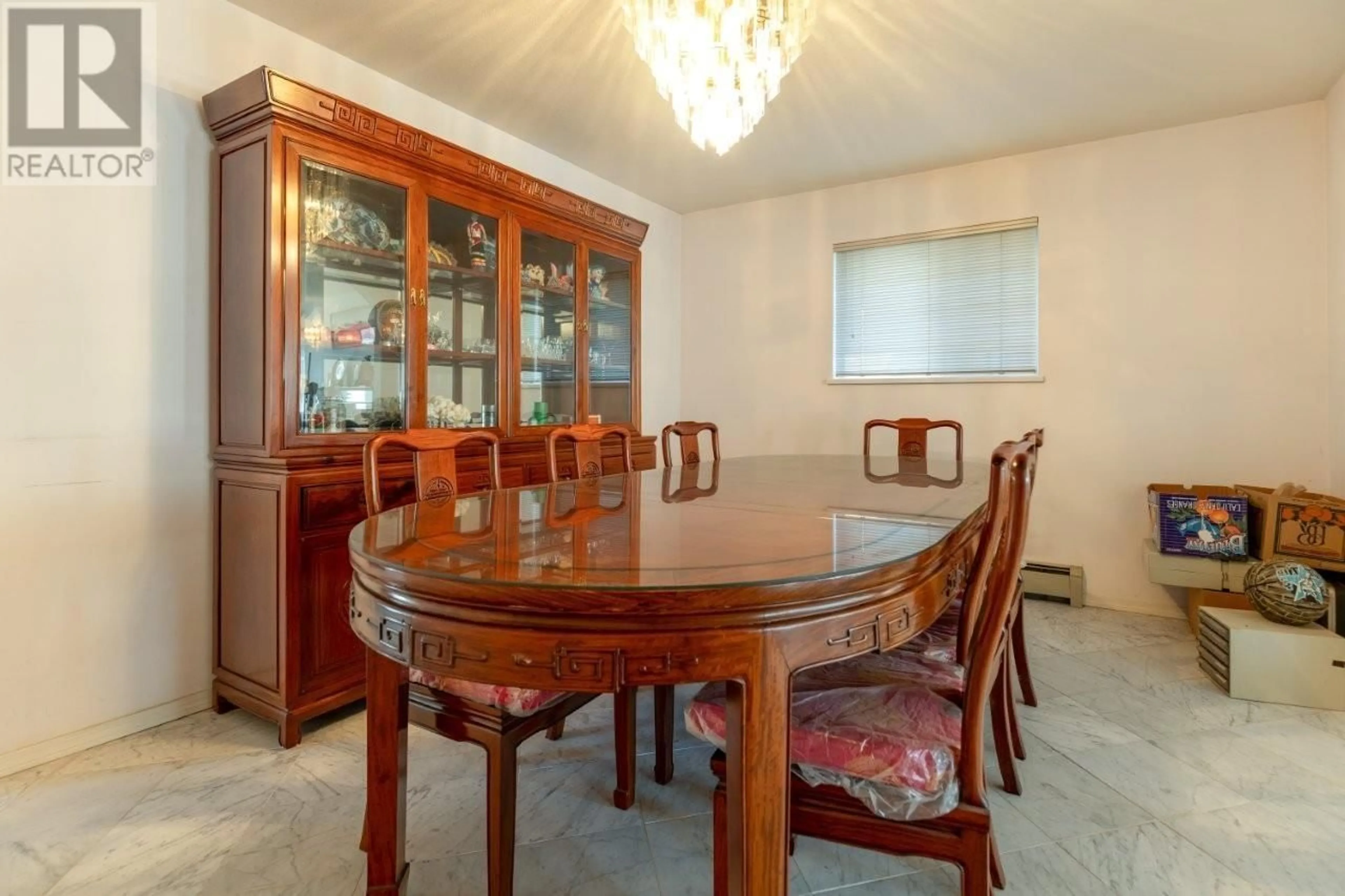 Dining room, wood/laminate floor for 4925 SIDLEY STREET, Burnaby British Columbia V5J1T6