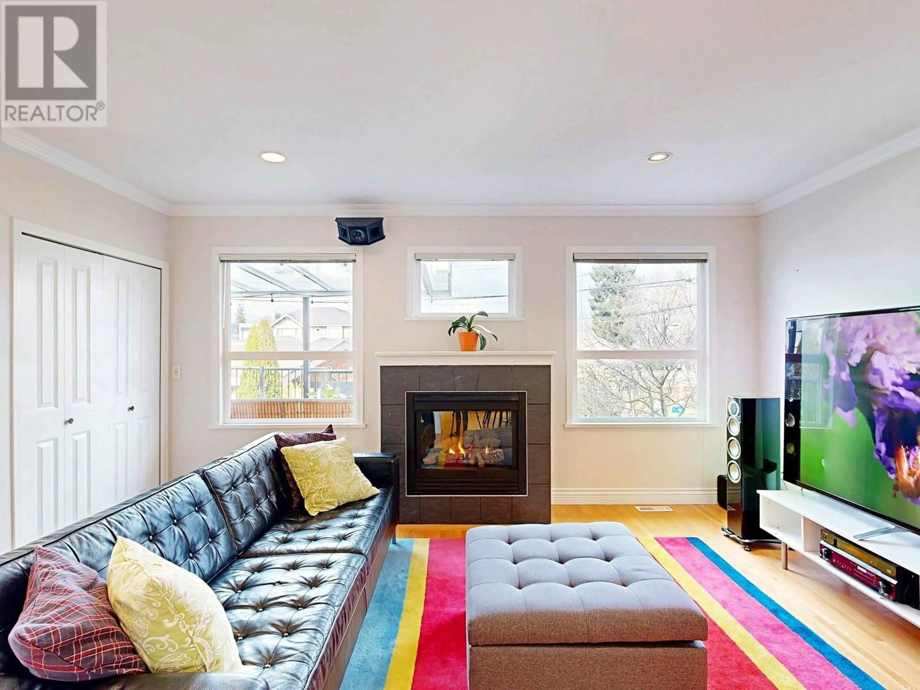 Living room with furniture, carpet floor for 163 26TH AVENUE, Vancouver British Columbia V5Y2J6