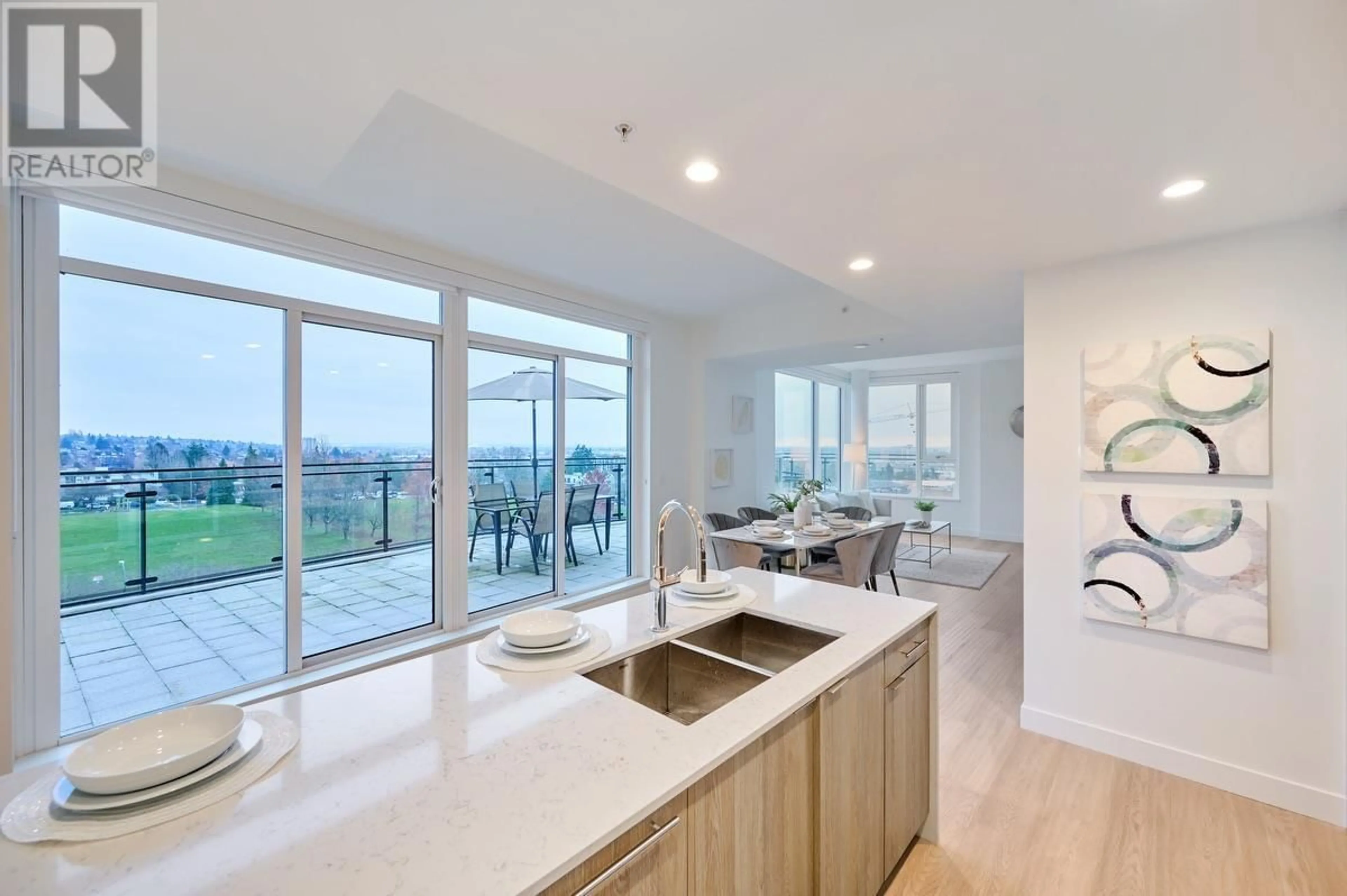 Open concept kitchen, ceramic/tile floor for 502 - 7638 CAMBIE STREET, Vancouver British Columbia V6P3H7