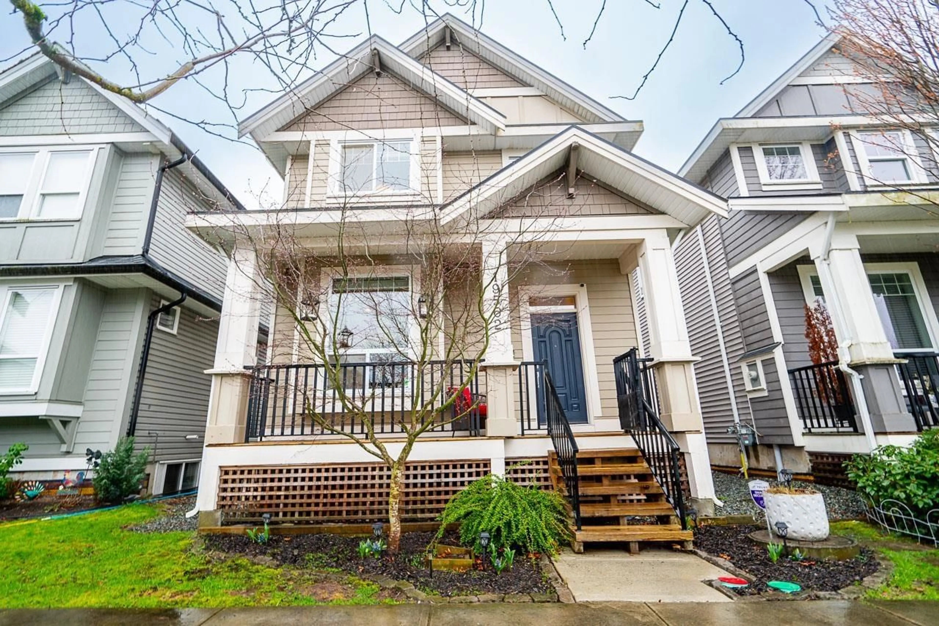 Home with vinyl exterior material, street for 19562 72A, Surrey British Columbia V4N3E8