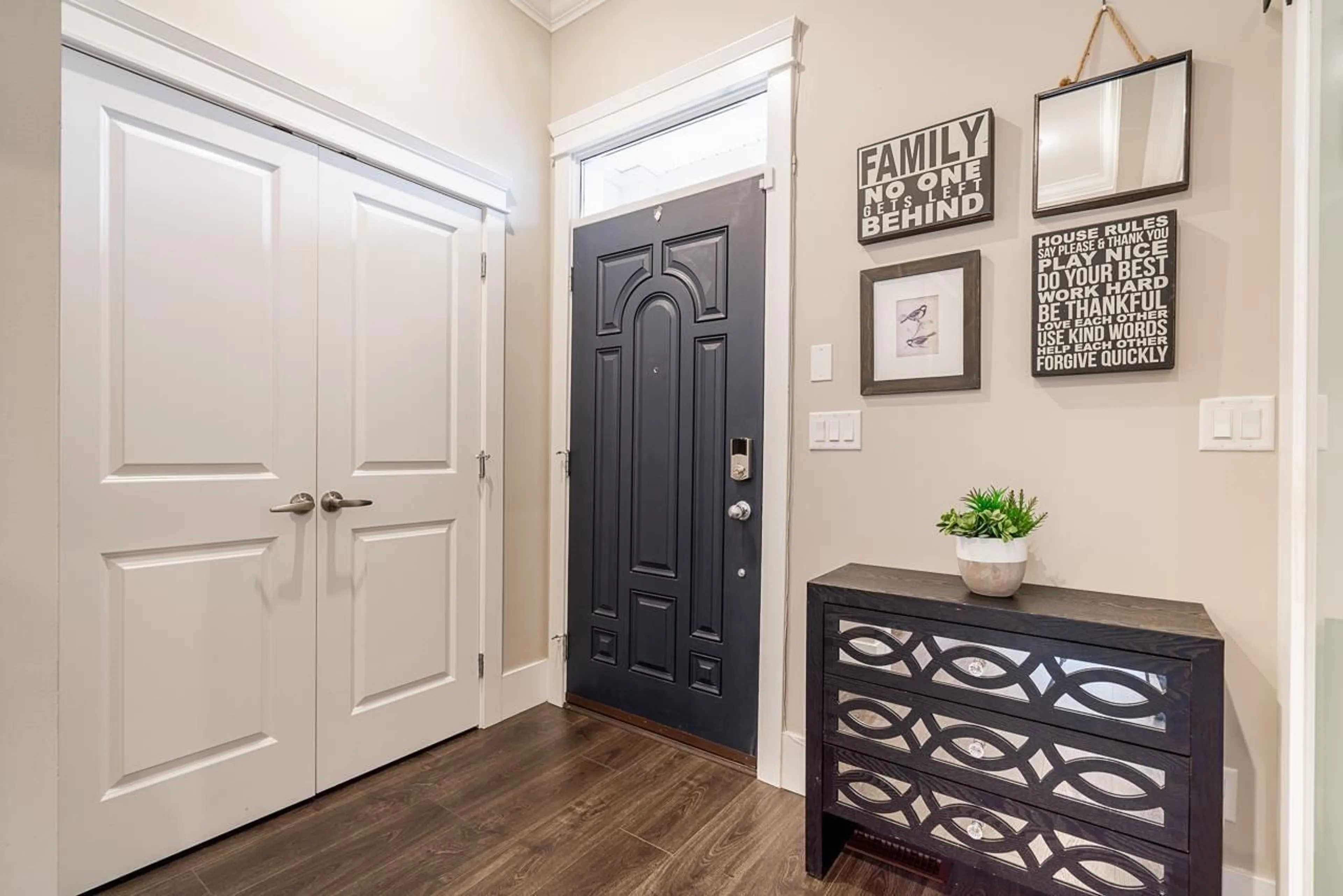 Indoor entryway for 19562 72A, Surrey British Columbia V4N3E8