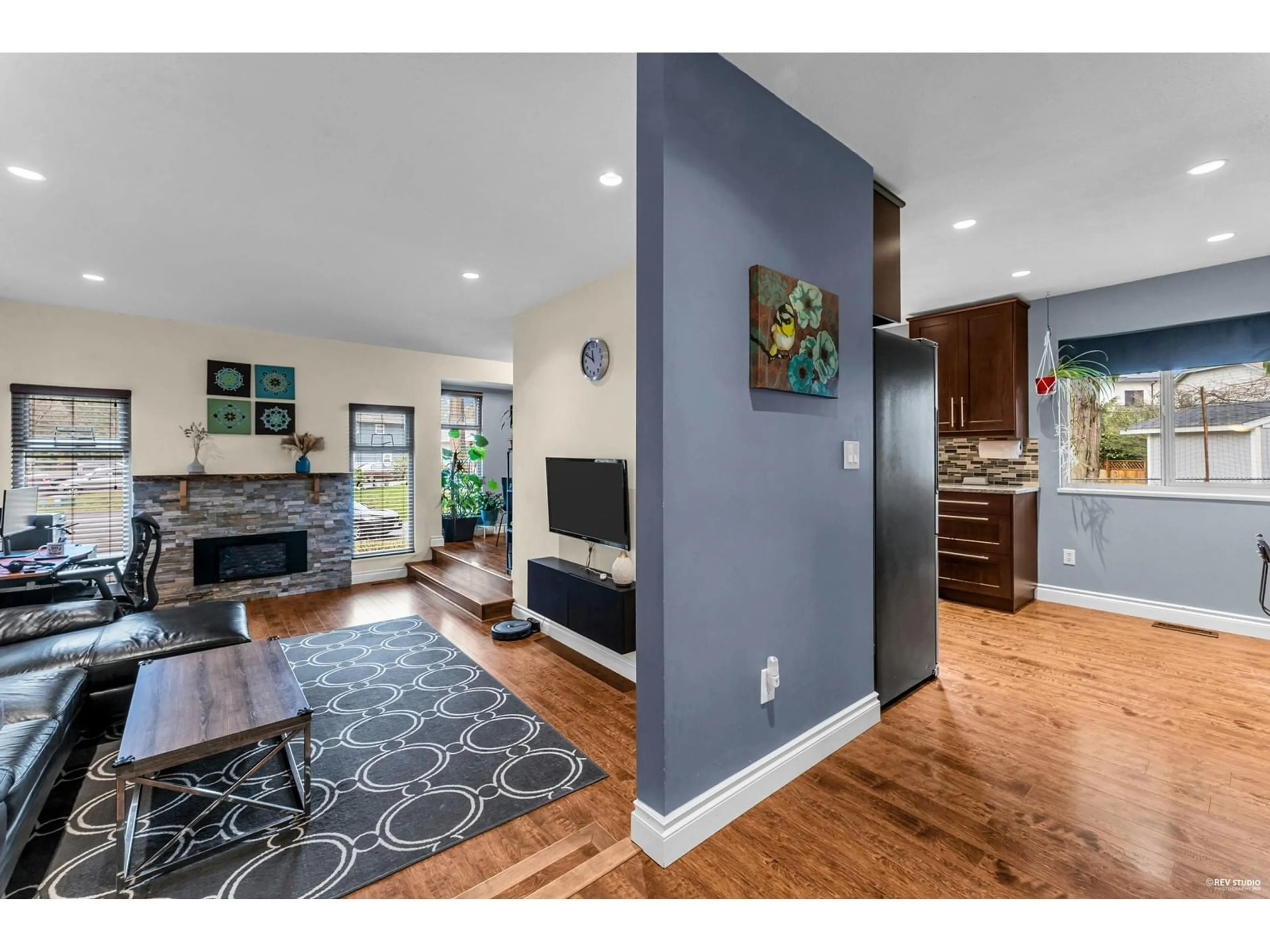 Indoor entryway for 12966 61B, Surrey British Columbia V3X3G5