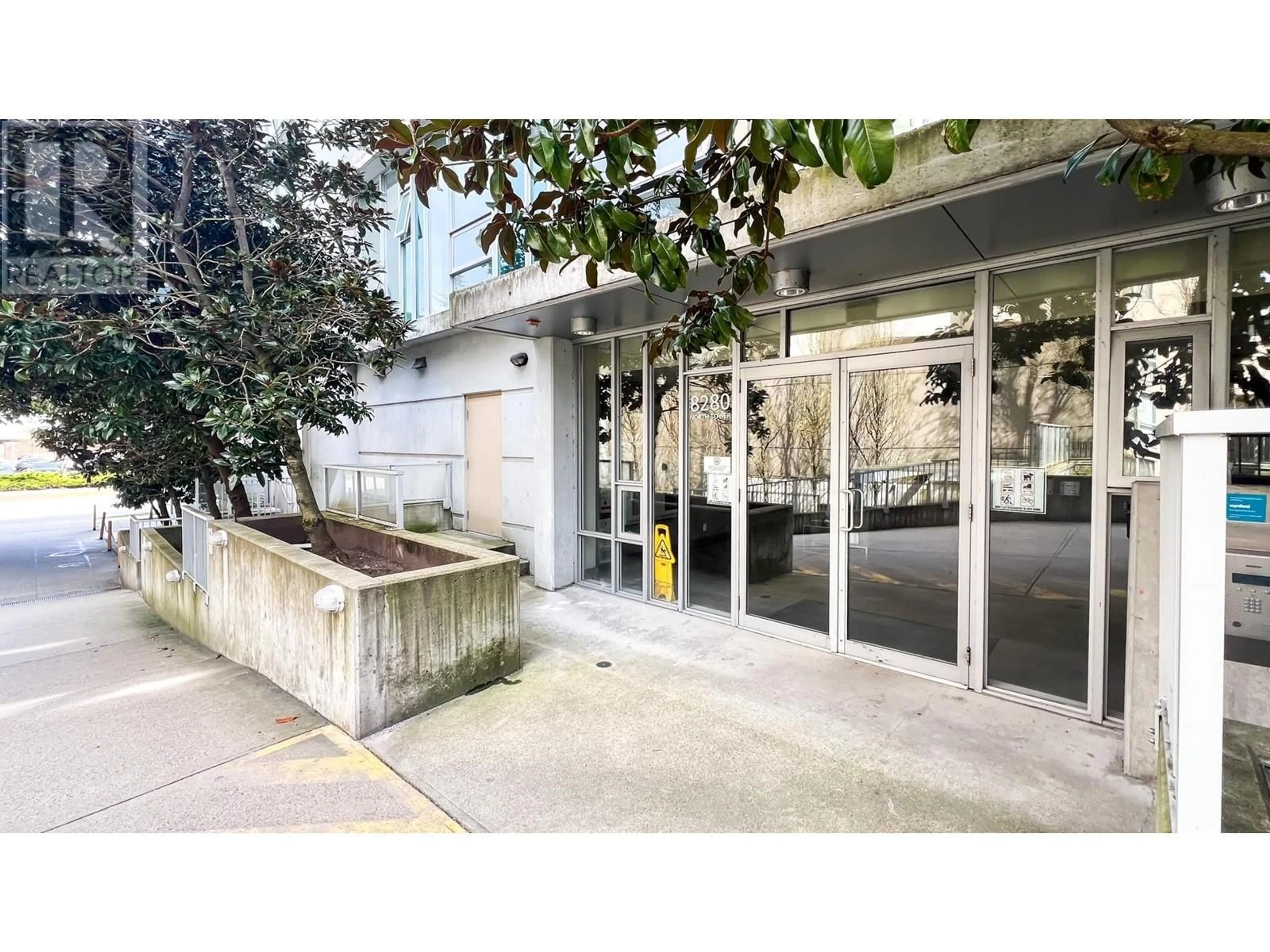 Indoor foyer for 910 - 8280 LANSDOWNE ROAD, Richmond British Columbia V6X0B2