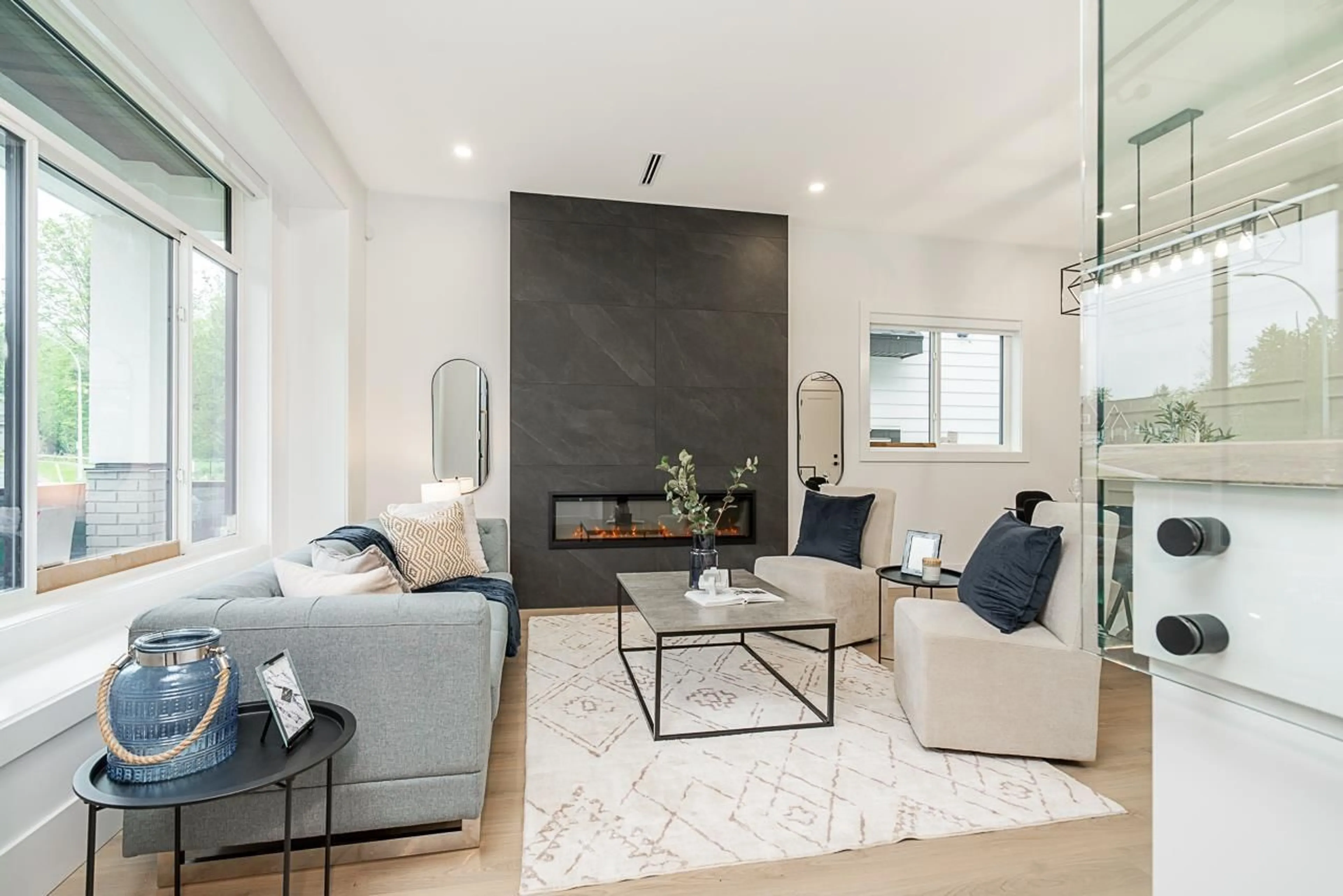 Living room with furniture, unknown for 16178 78, Surrey British Columbia V4N0X4