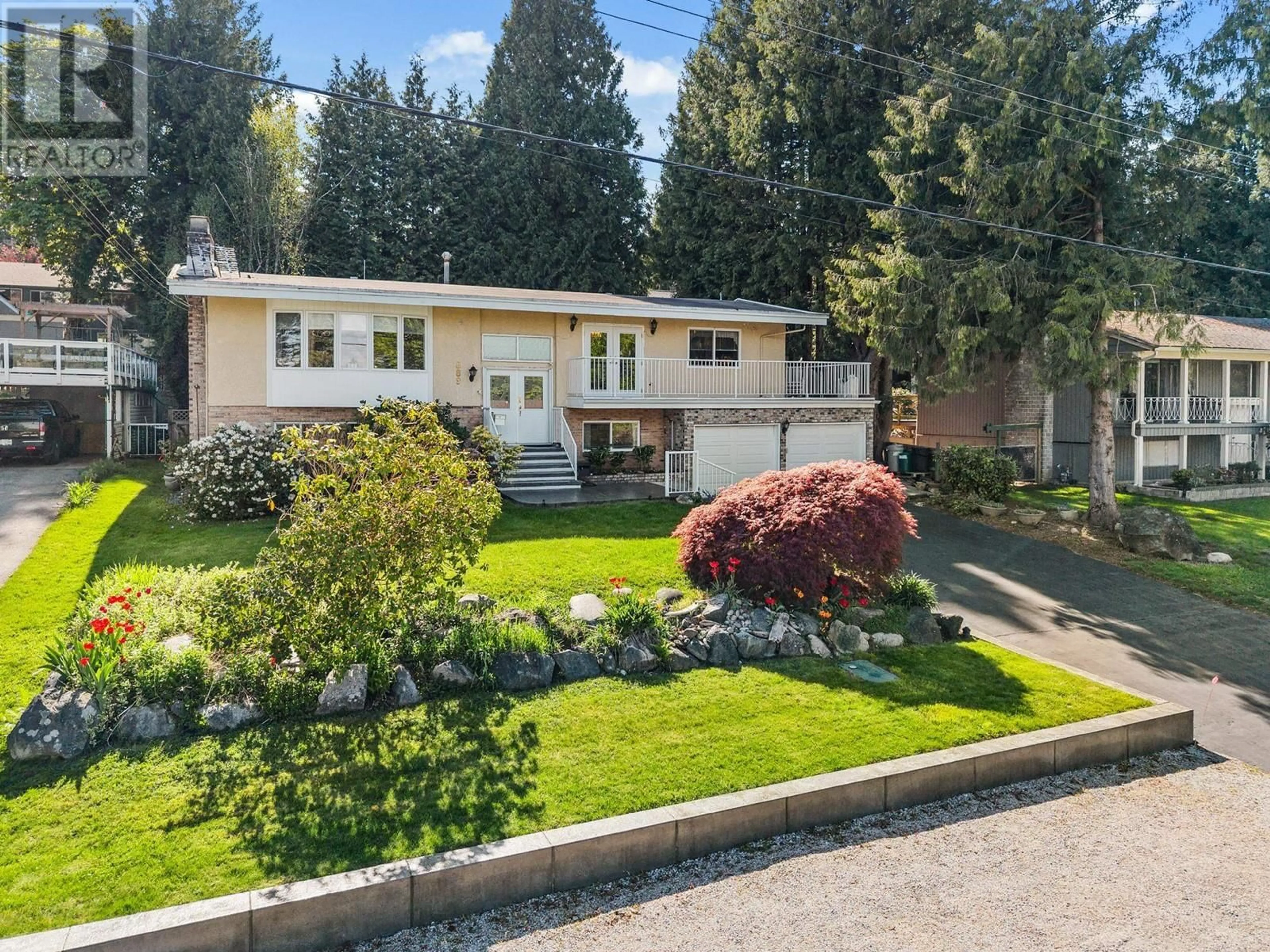 Home with vinyl exterior material, street for 889 BAYVIEW DRIVE, Tsawwassen British Columbia V4M2R5