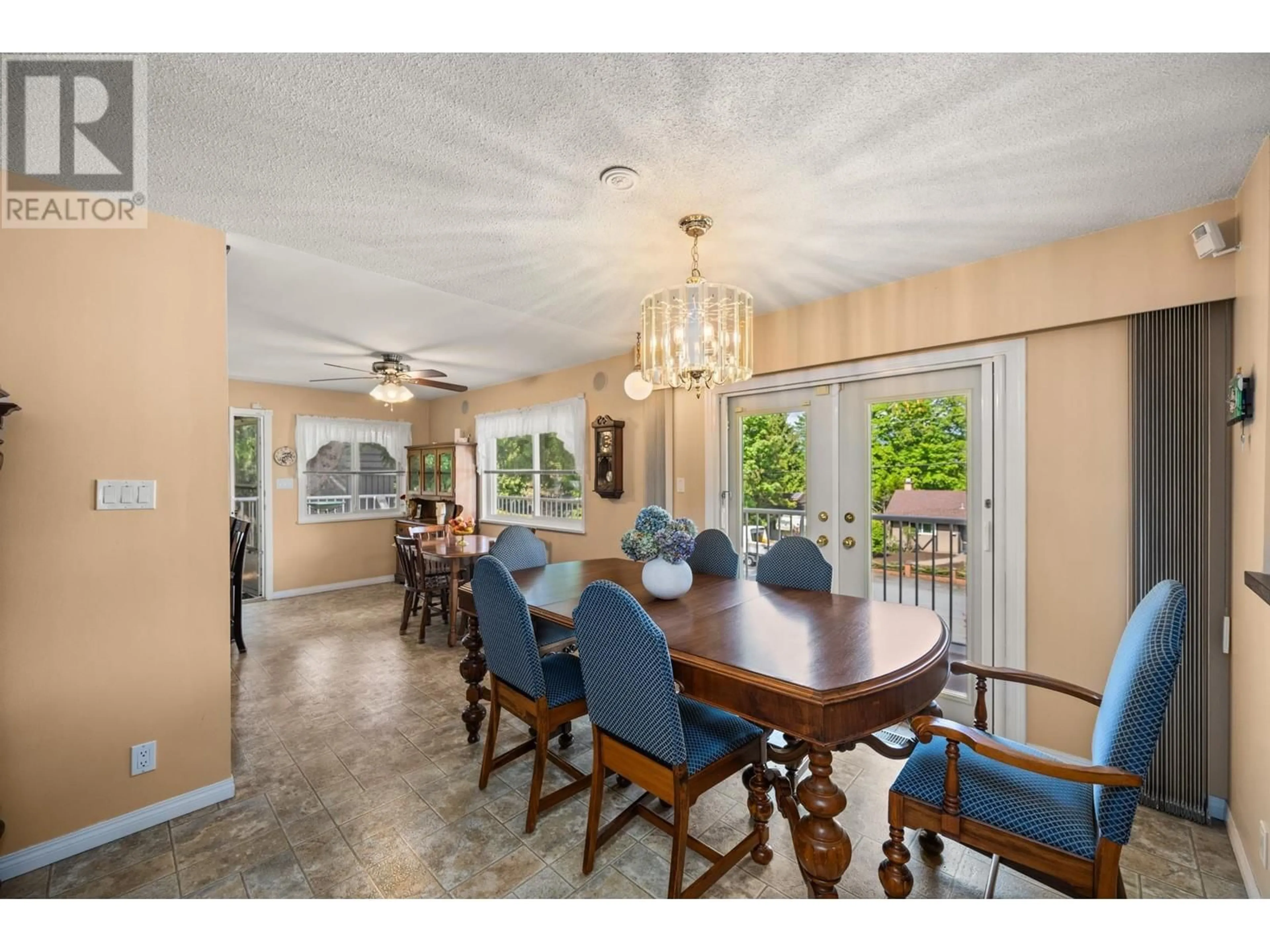 Dining room, ceramic/tile floor for 889 BAYVIEW DRIVE, Tsawwassen British Columbia V4M2R5