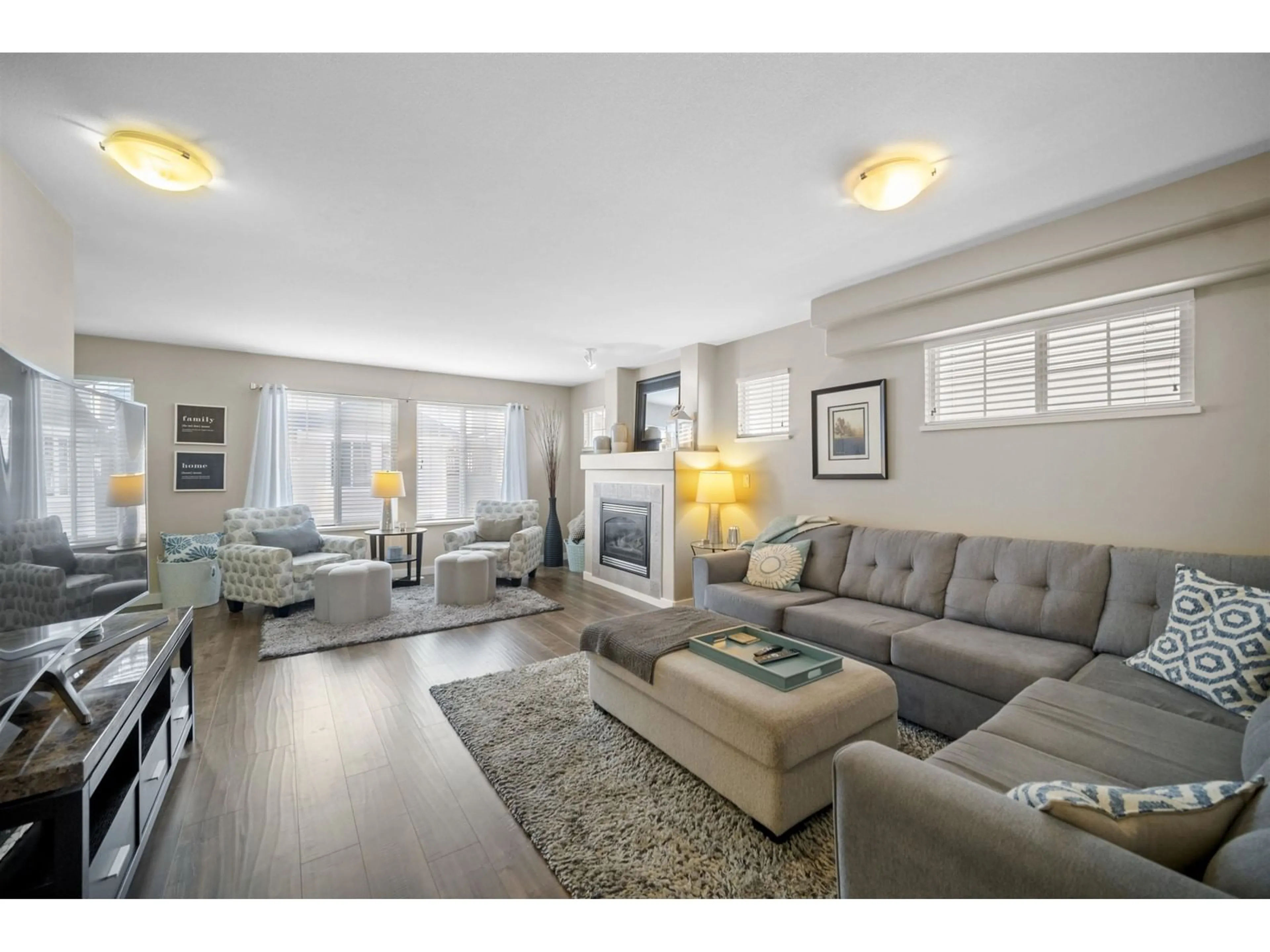 Living room with furniture, unknown for 6 - 6533 121, Surrey British Columbia V3W1M5