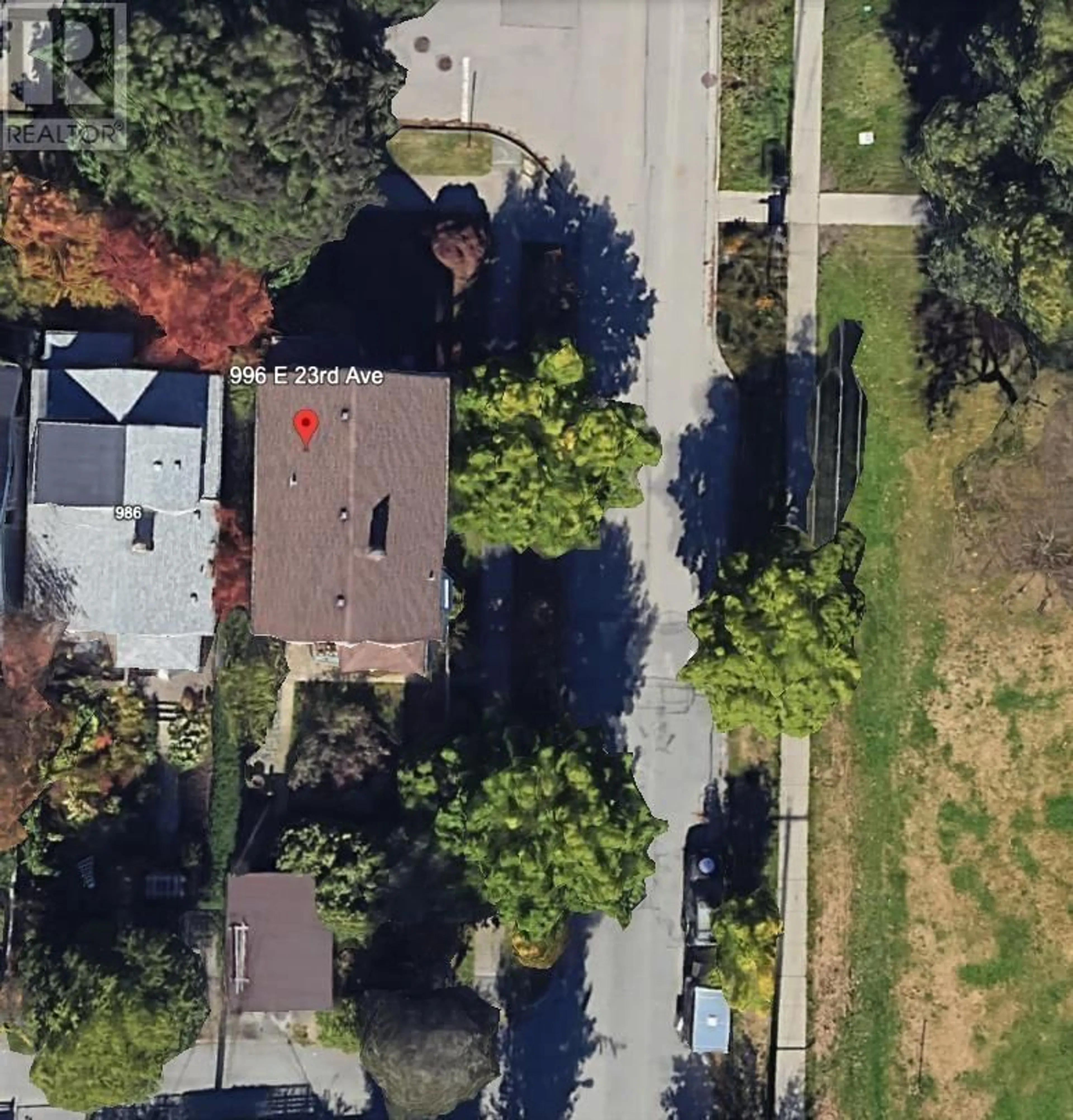 A pic from outside/outdoor area/front of a property/back of a property/a pic from drone, street for 996 23RD AVENUE, Vancouver British Columbia V5V1Y5