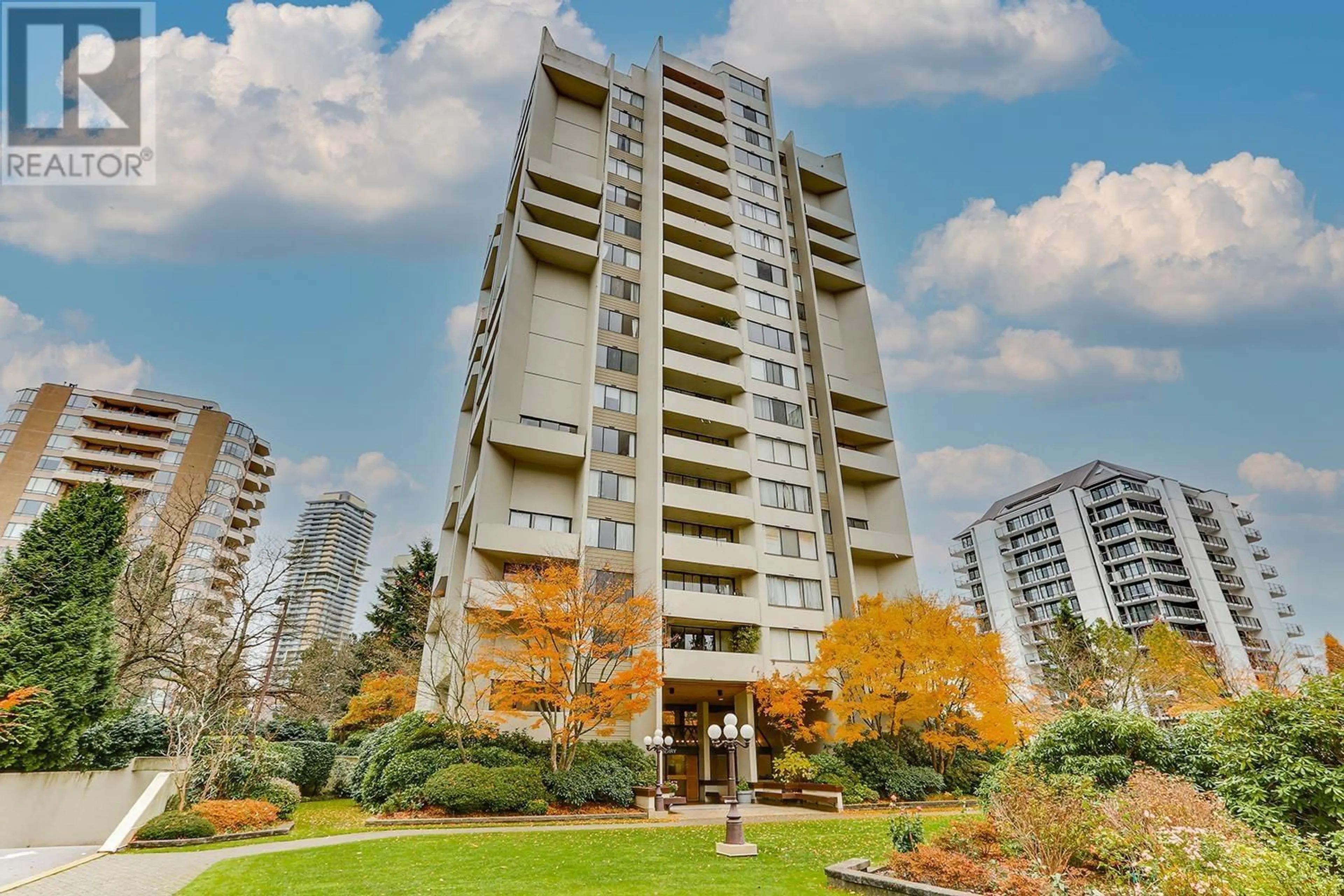 Patio, building for 1102 - 4300 MAYBERRY STREET, Burnaby British Columbia V5H4A4