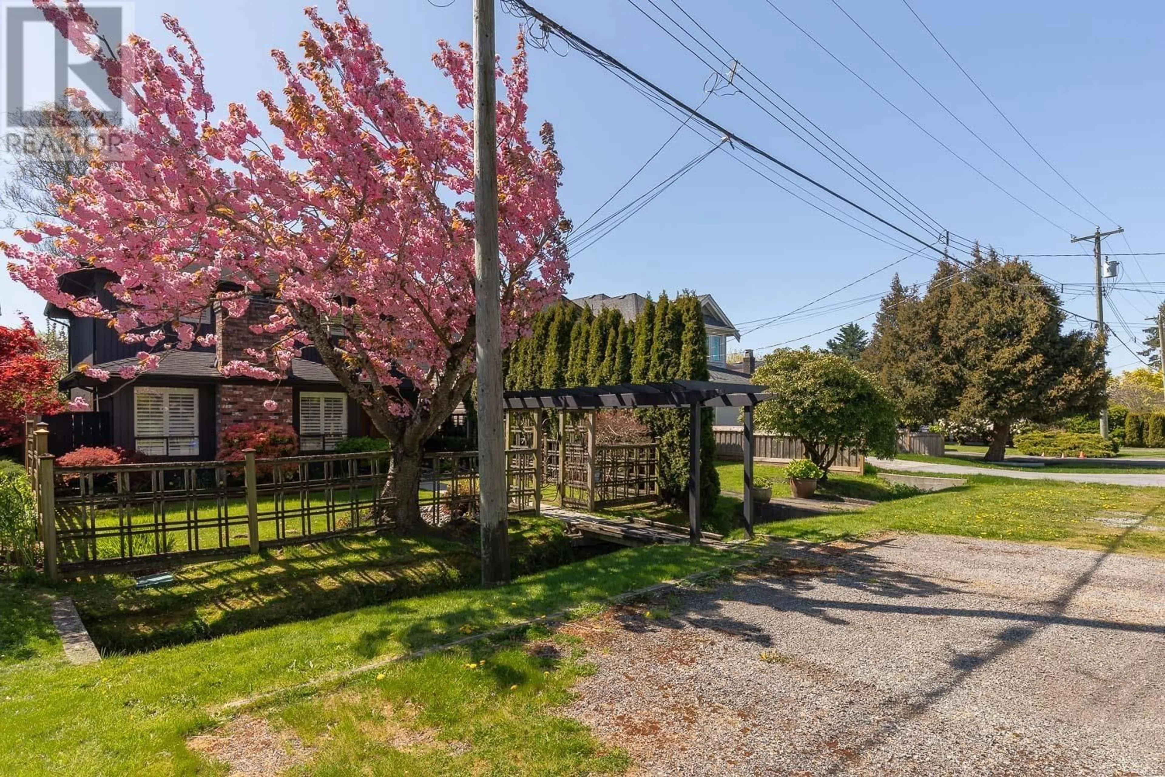 A pic from outside/outdoor area/front of a property/back of a property/a pic from drone, street for 3640 RICHMOND STREET, Richmond British Columbia V7E2W4