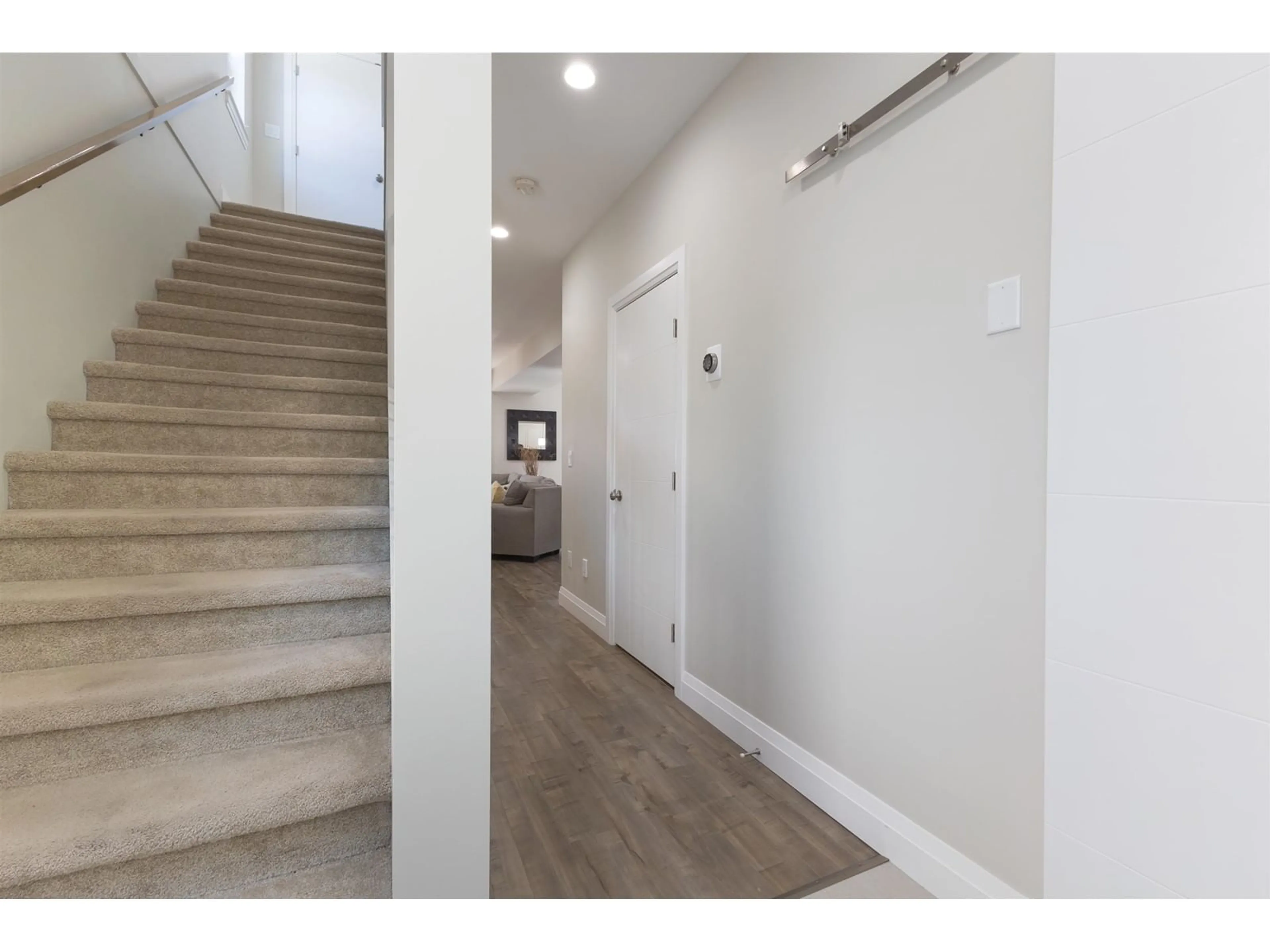 Indoor entryway for 45 - 47042 MACFARLANE PLACE, Chilliwack British Columbia V2R0P3
