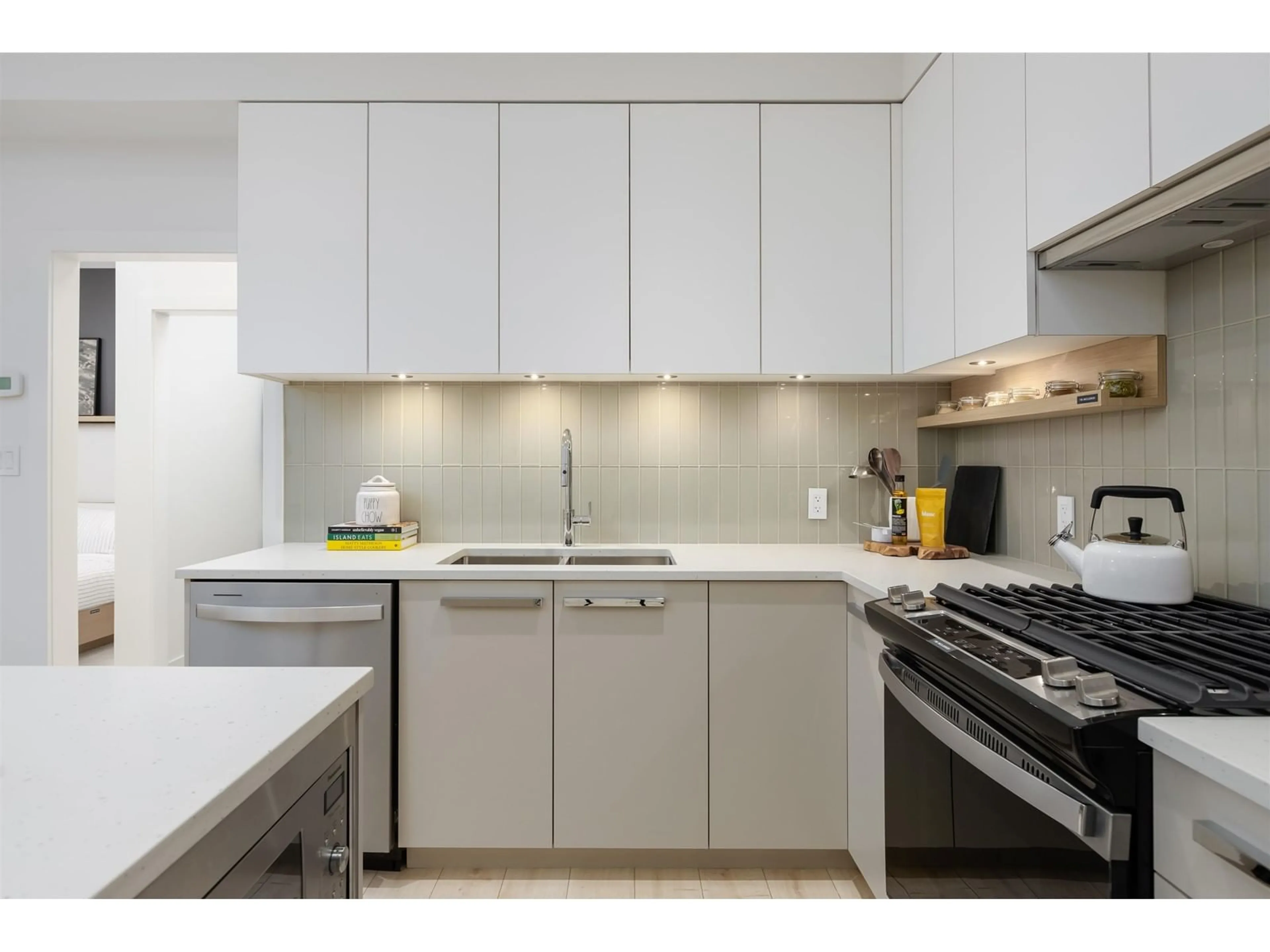Standard kitchen, unknown for 419 - 13777 75A, Surrey British Columbia V0V0V0