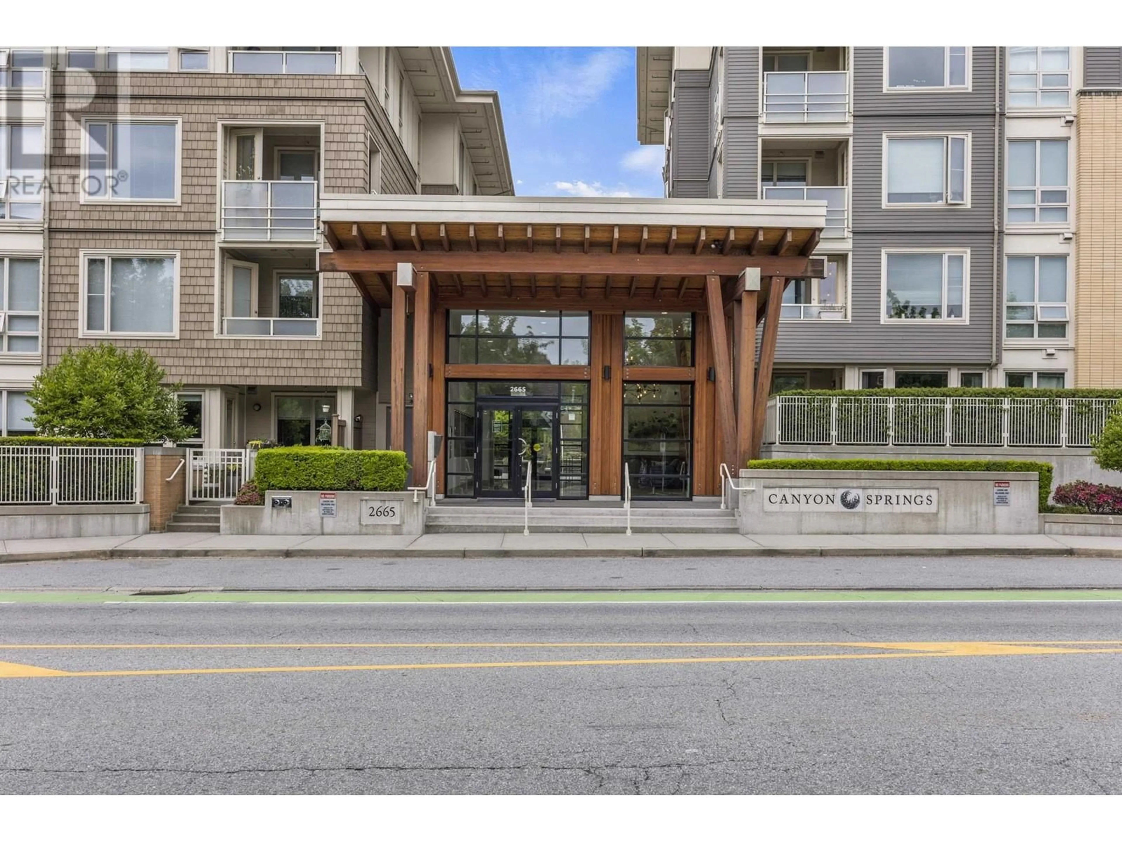 Indoor foyer for 203 - 2665 MOUNTAIN HIGHWAY, North Vancouver British Columbia V7J0A8