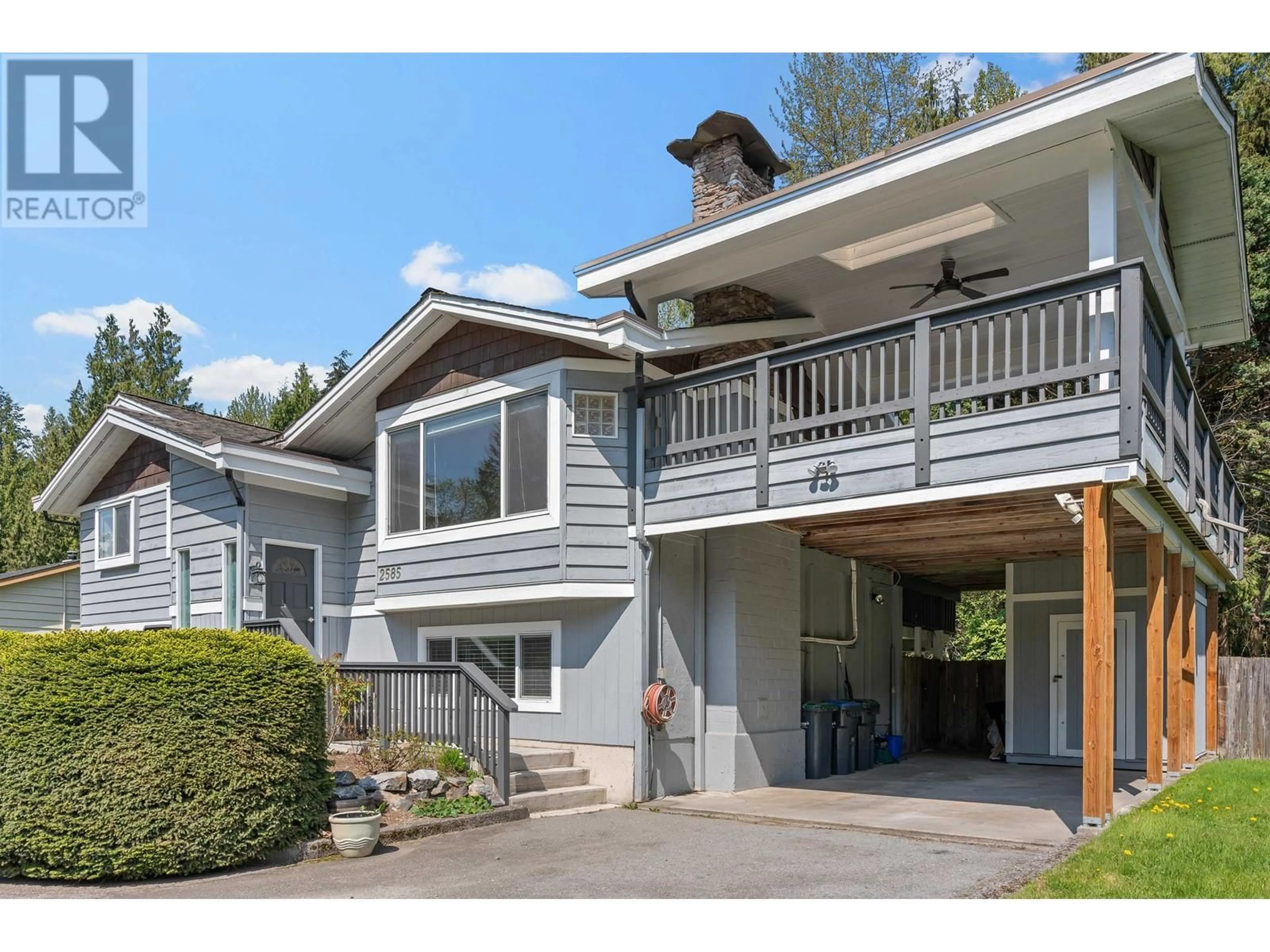 Home with vinyl exterior material, unknown for 2585 THE BOULEVARD, Squamish British Columbia V0N1T0