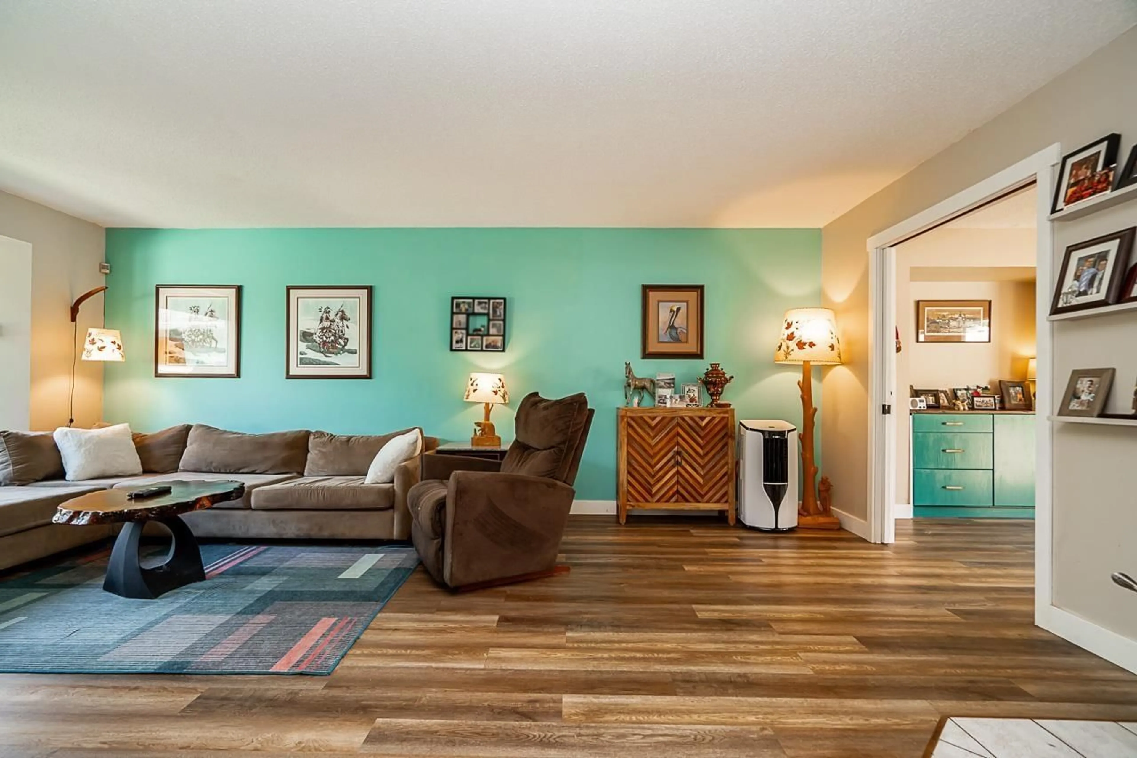 Living room with furniture, wood/laminate floor for 13322 82B, Surrey British Columbia V3W9E2