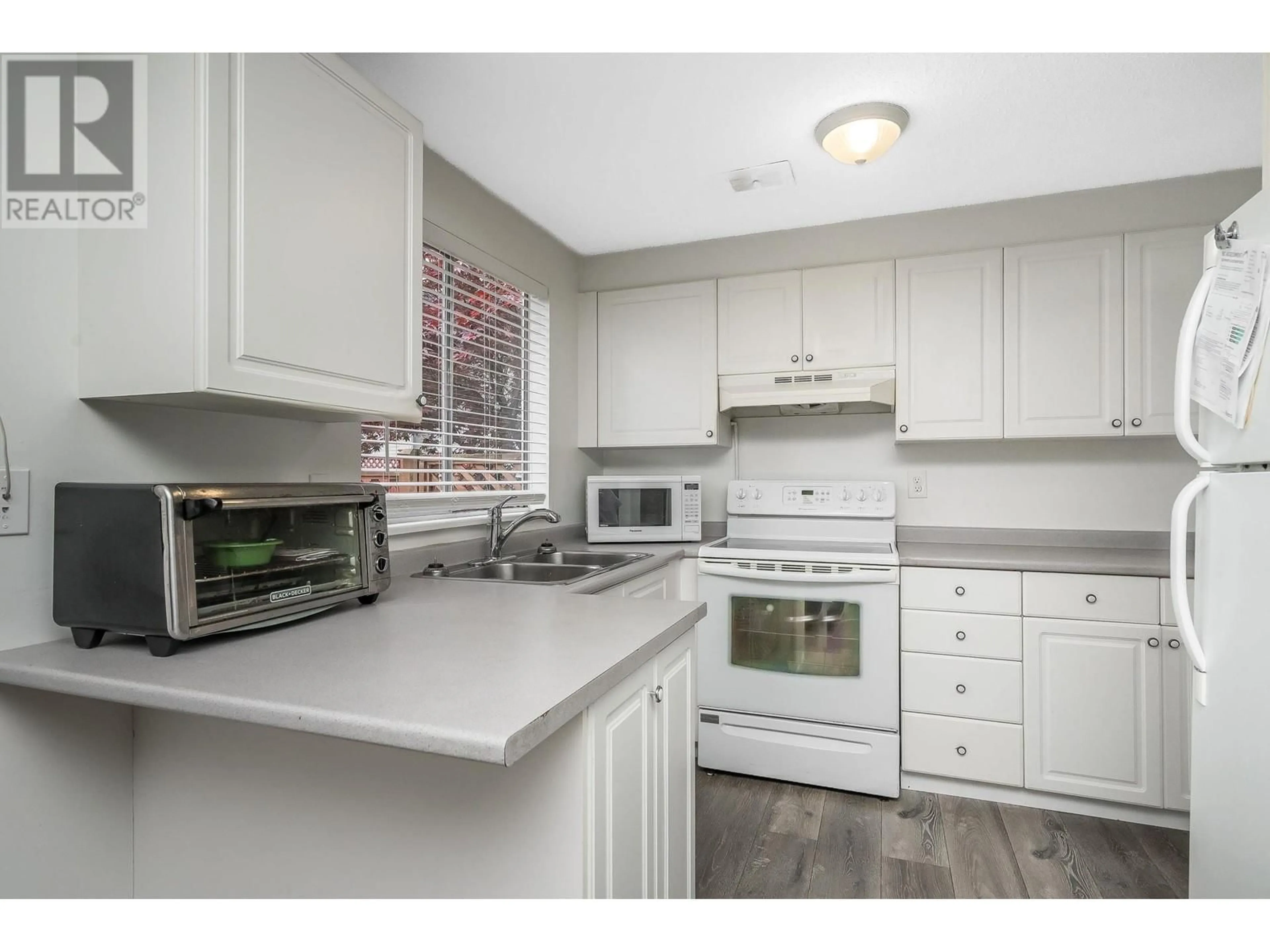 Standard kitchen, unknown for 25 - 21555 DEWDNEY TRUNK ROAD, Maple Ridge British Columbia V2X3G5