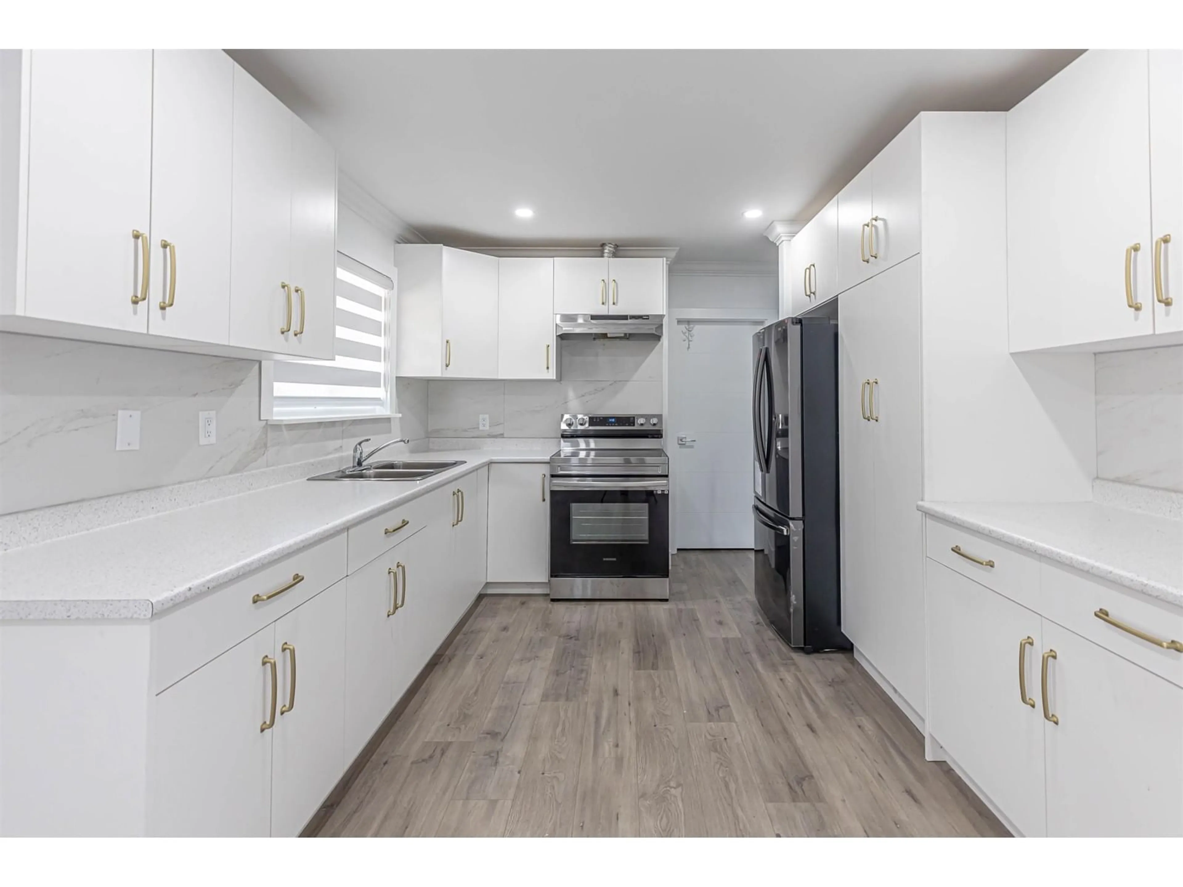 Open concept kitchen, unknown for 16373 15, Surrey British Columbia V4A1L4