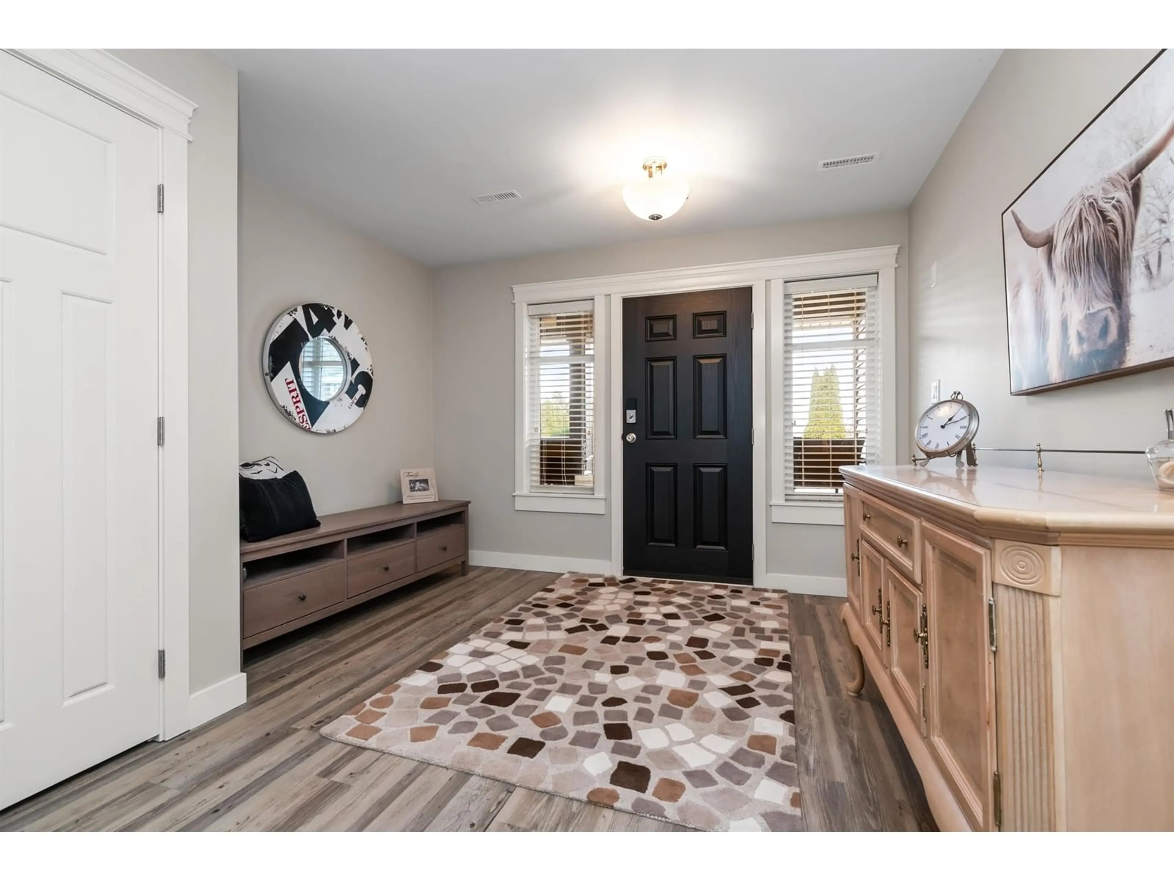 Indoor entryway for 46674 UPLANDS ROAD, Sardis British Columbia V2R4W2