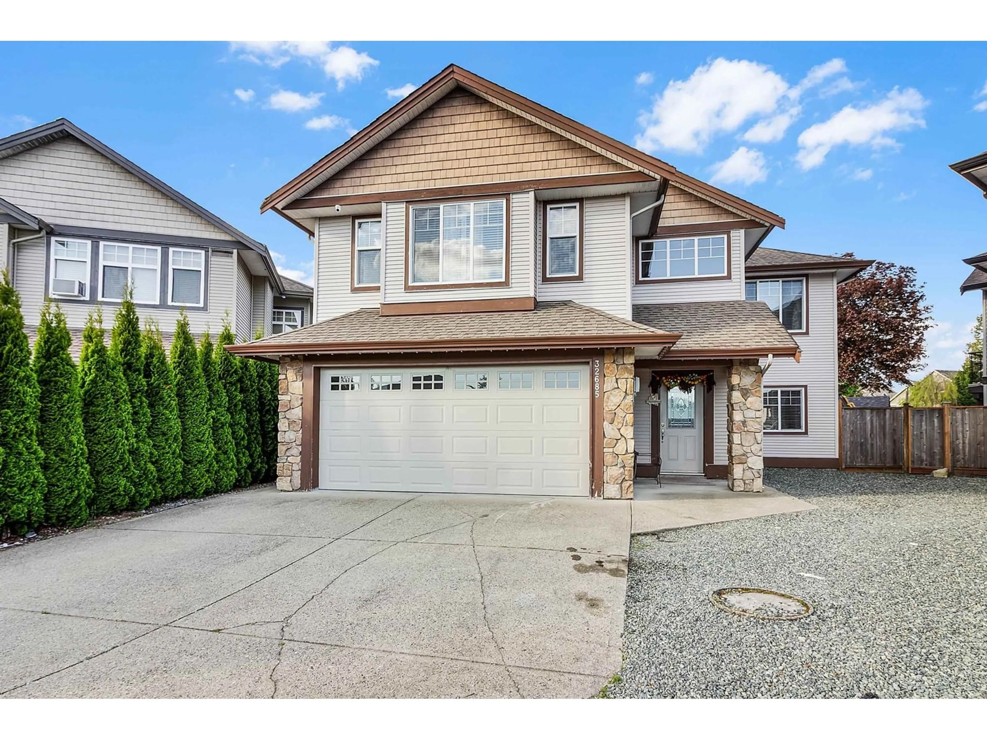 Home with vinyl exterior material, street for 32685 STOKES, Mission British Columbia V4S1M5