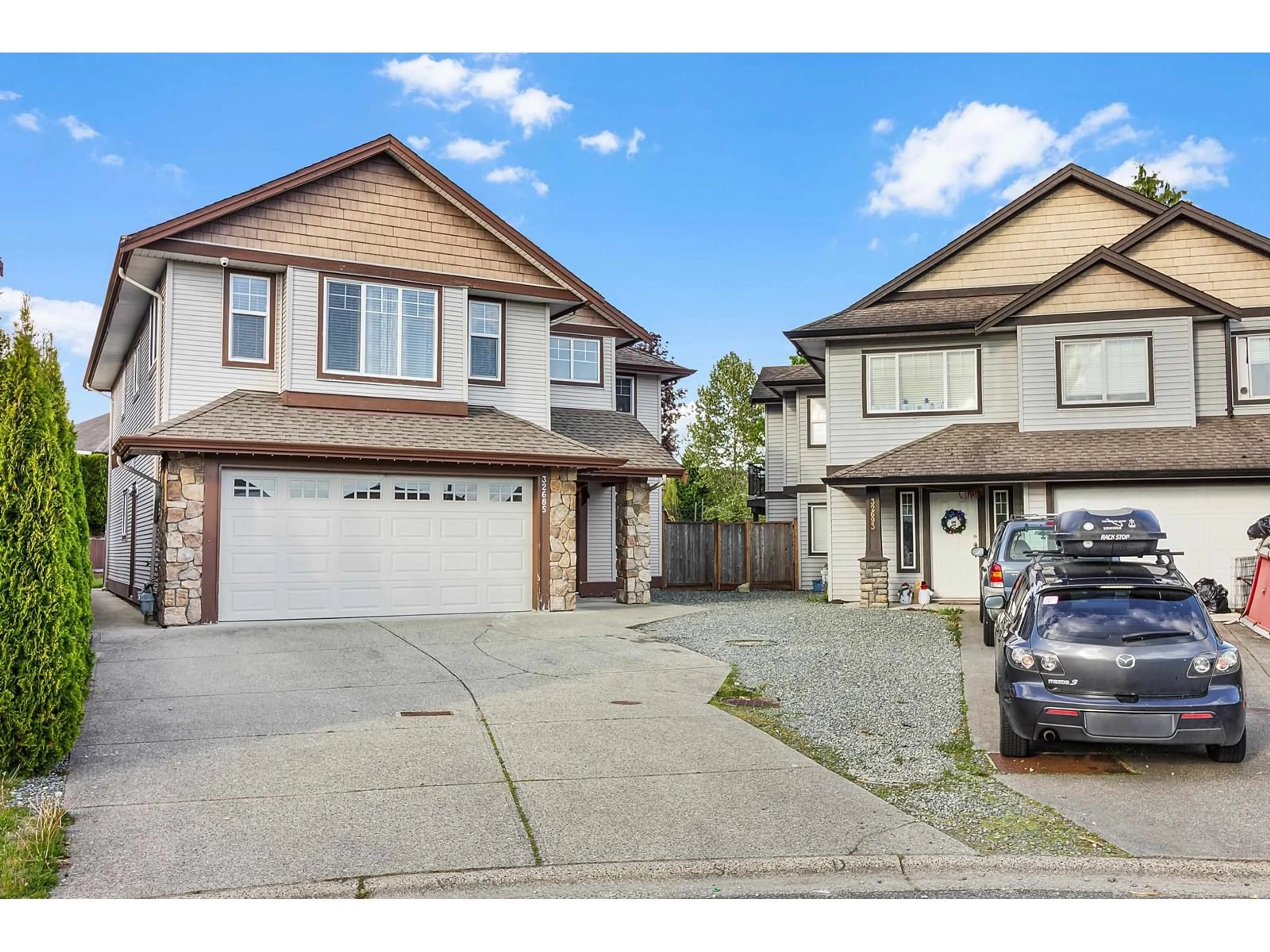 A pic from outside/outdoor area/front of a property/back of a property/a pic from drone, street for 32685 STOKES, Mission British Columbia V4S1M5