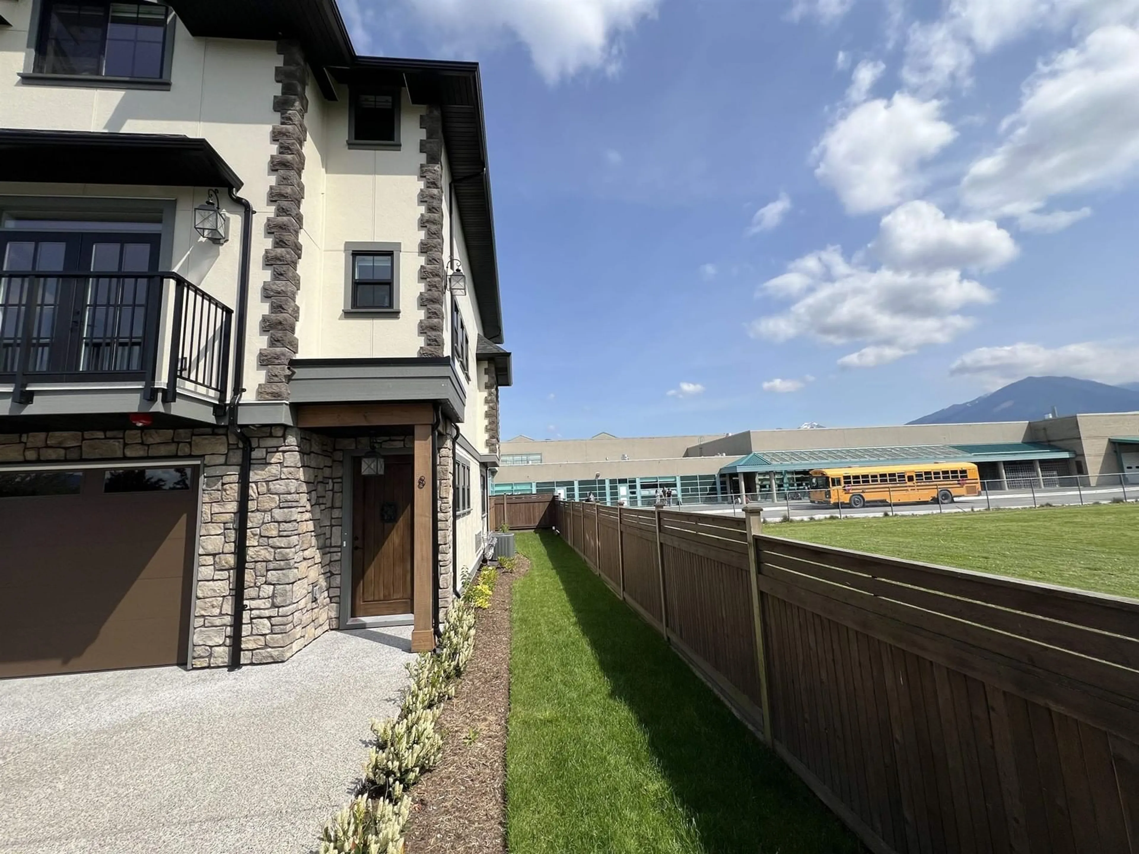 Unknown for 8 - 6590 FERN STREET, Chilliwack British Columbia V2R2Z7
