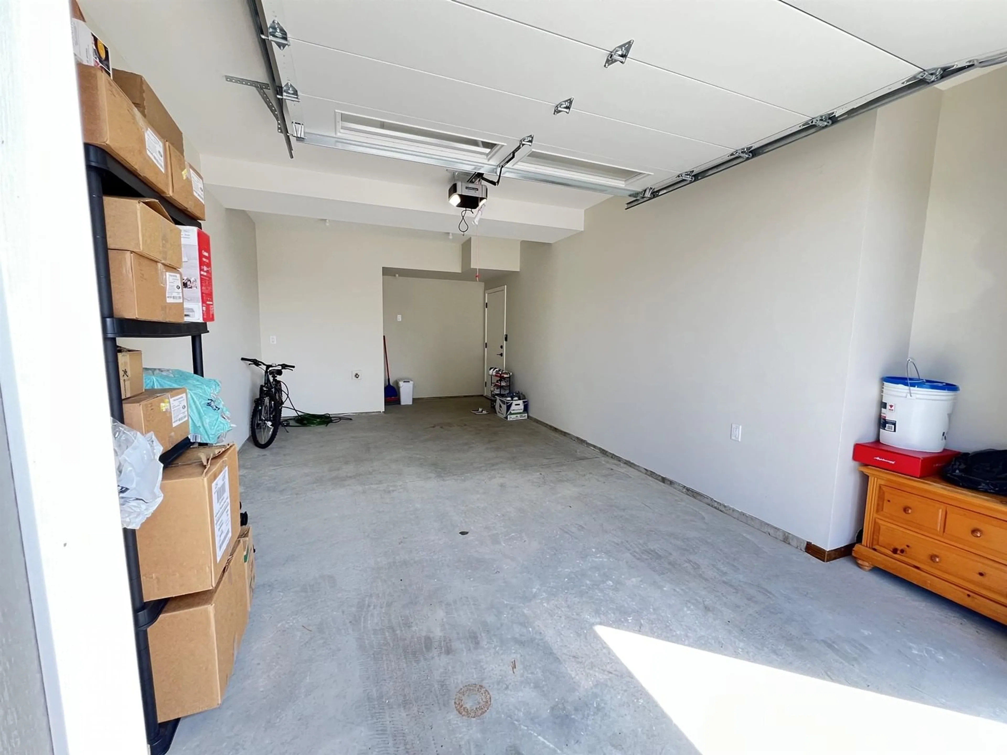 Indoor garage for 8 - 6590 FERN STREET, Chilliwack British Columbia V2R2Z7