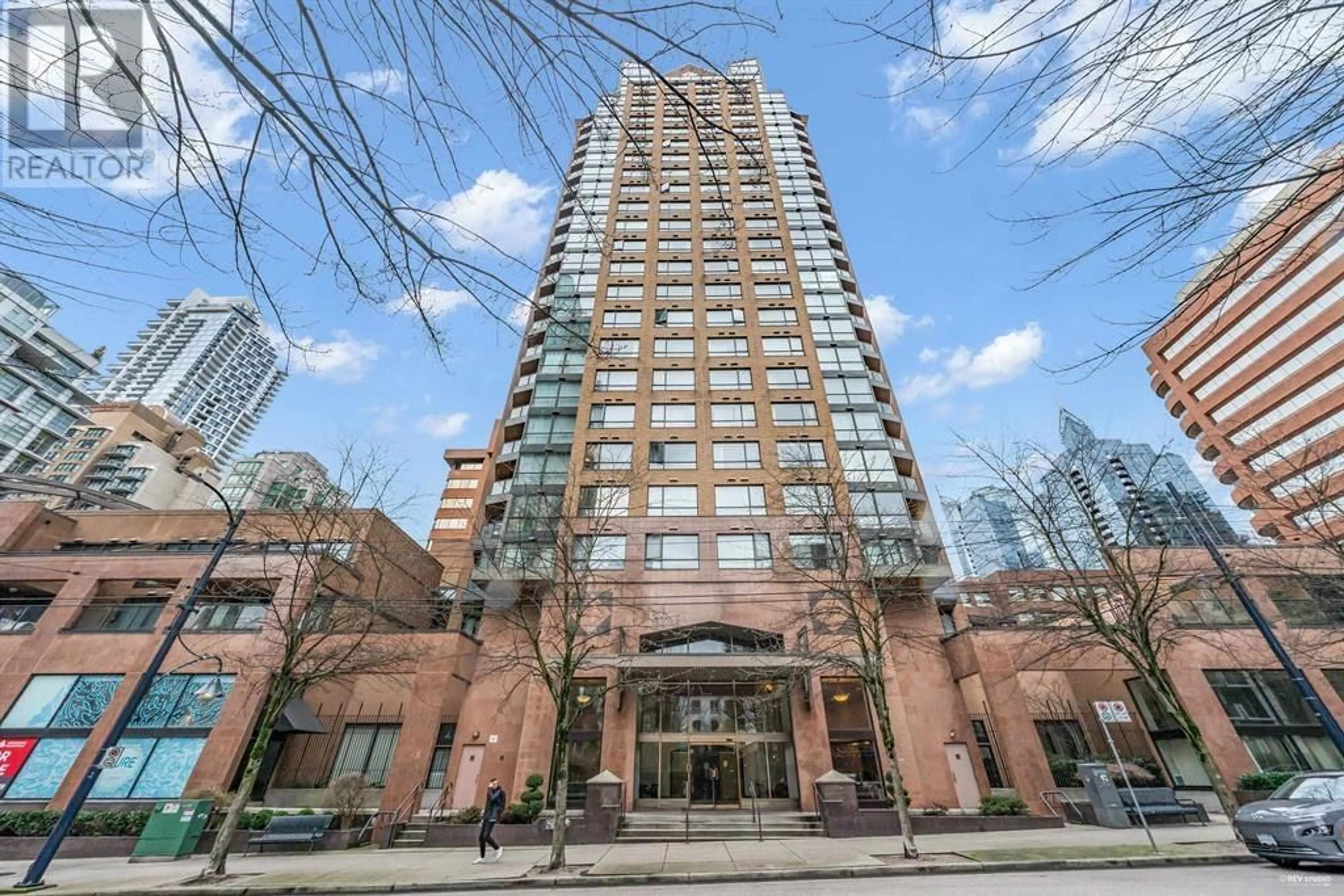 Indoor foyer for 1701 - 1189 HOWE STREET, Vancouver British Columbia V6Z2X4