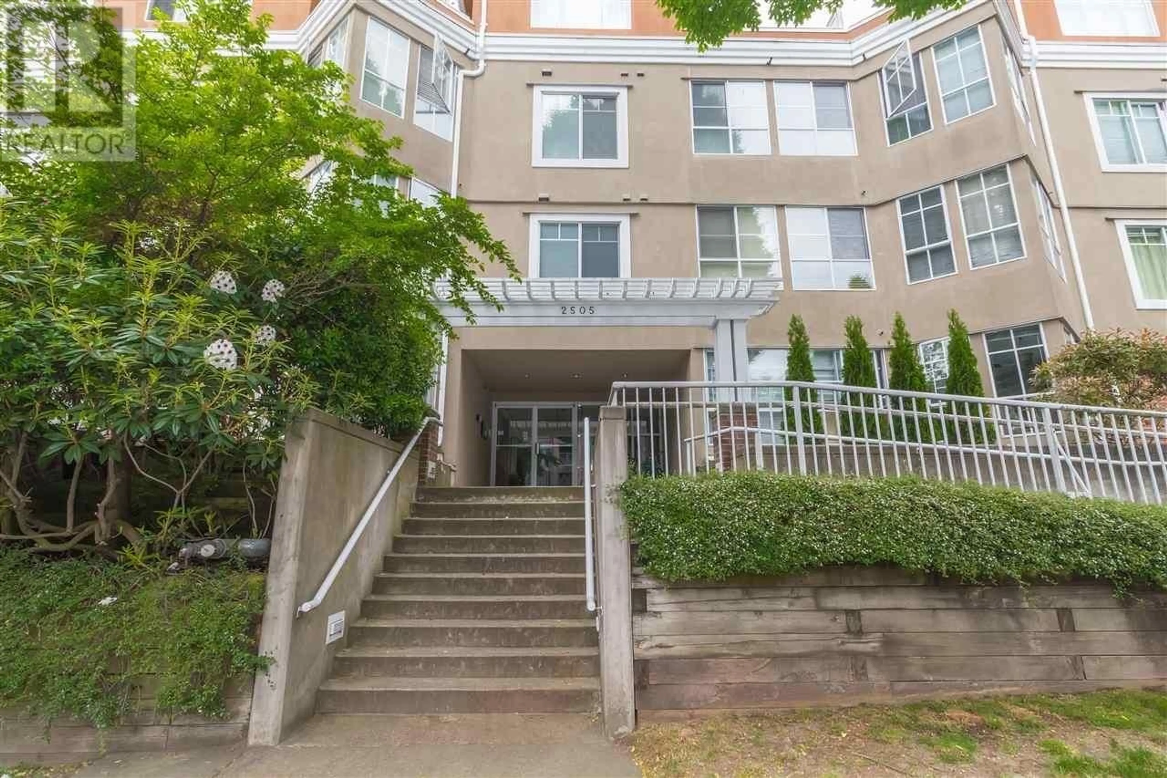 Patio, unknown for 205 - 2505 BROADWAY, Vancouver British Columbia V5M1Y4