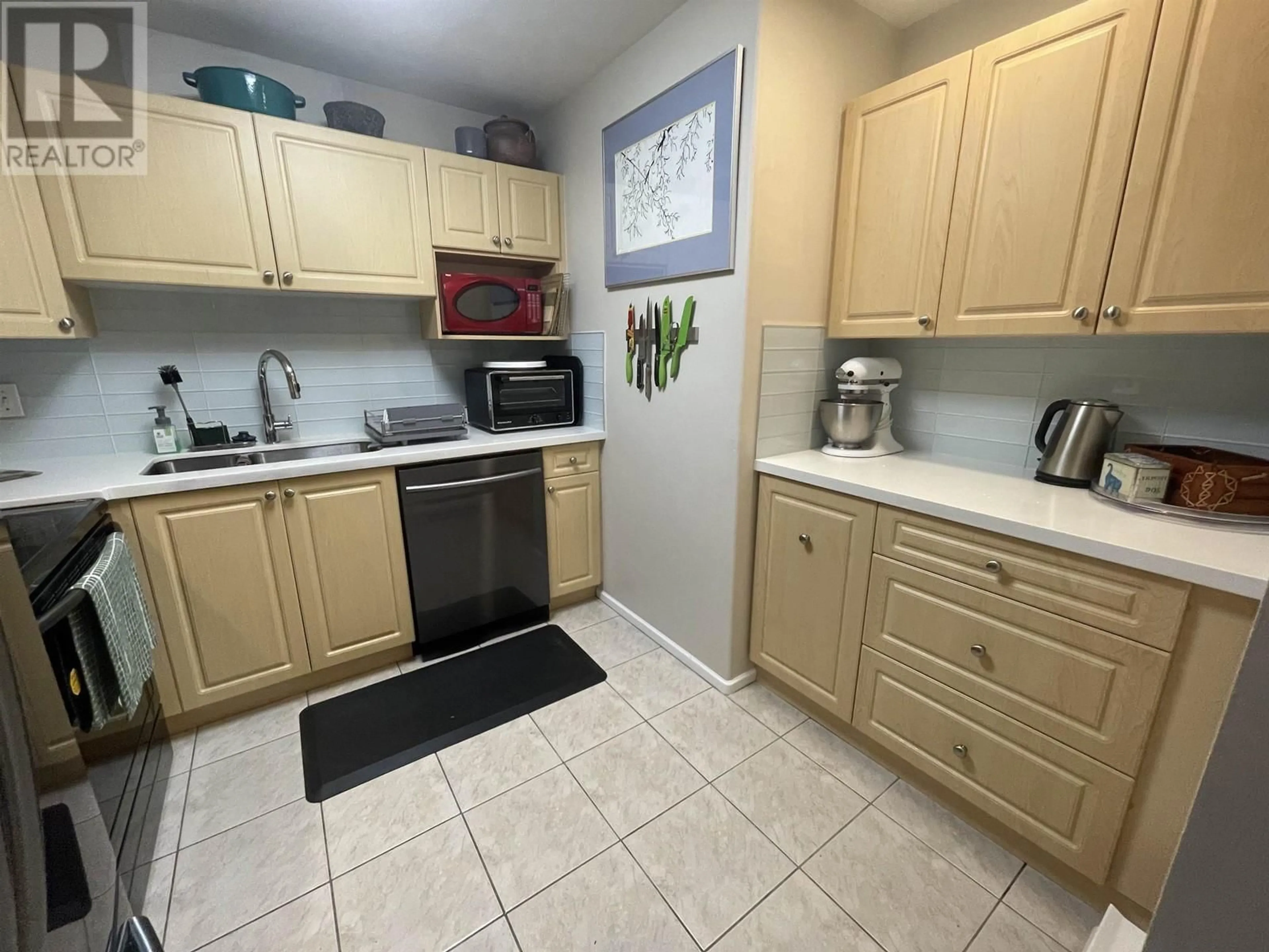 Standard kitchen, ceramic/tile floor for 205 - 2505 BROADWAY, Vancouver British Columbia V5M1Y4