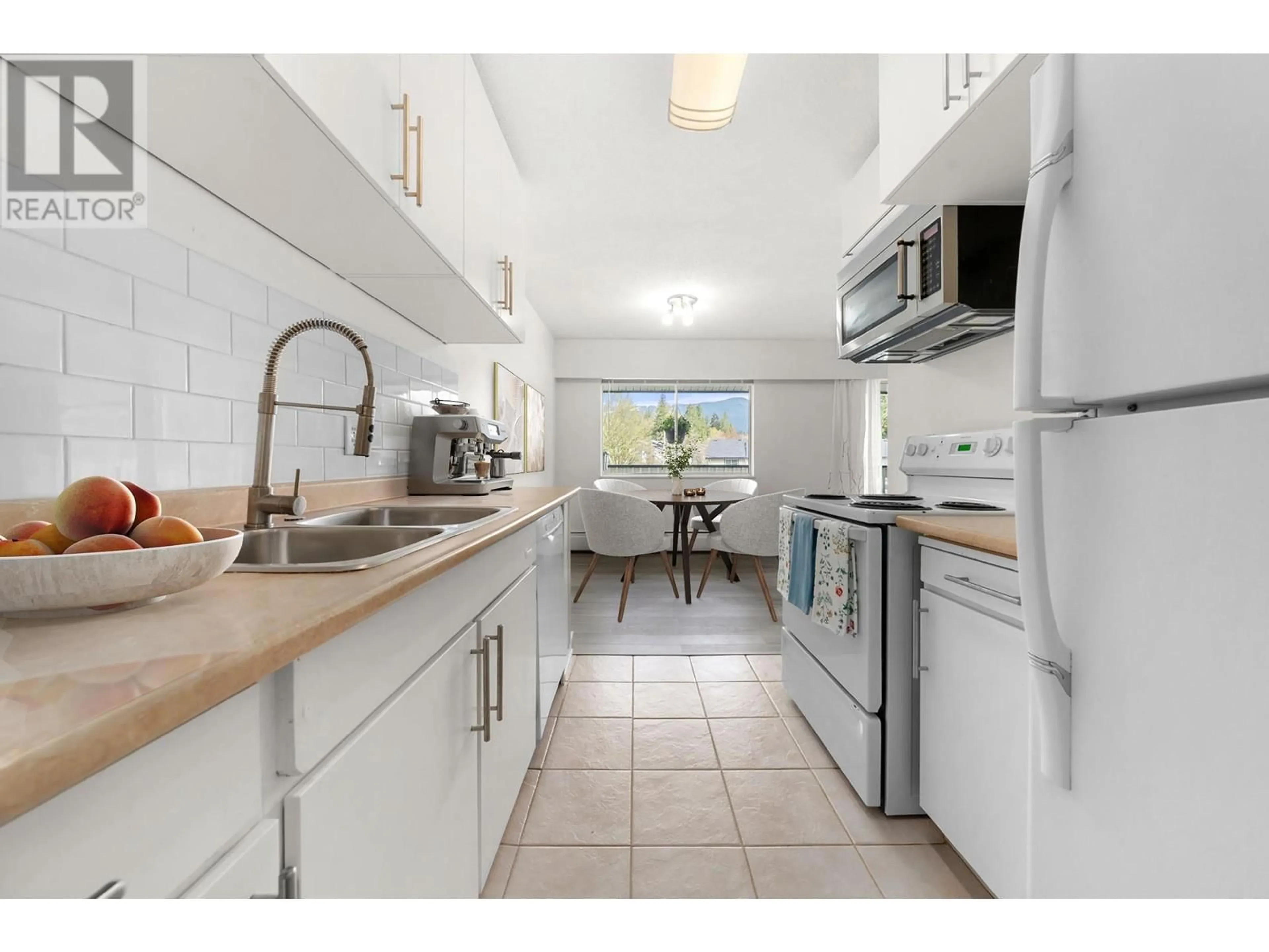 Standard kitchen, unknown for 15 - 834 PREMIER STREET, North Vancouver British Columbia V7J2G9