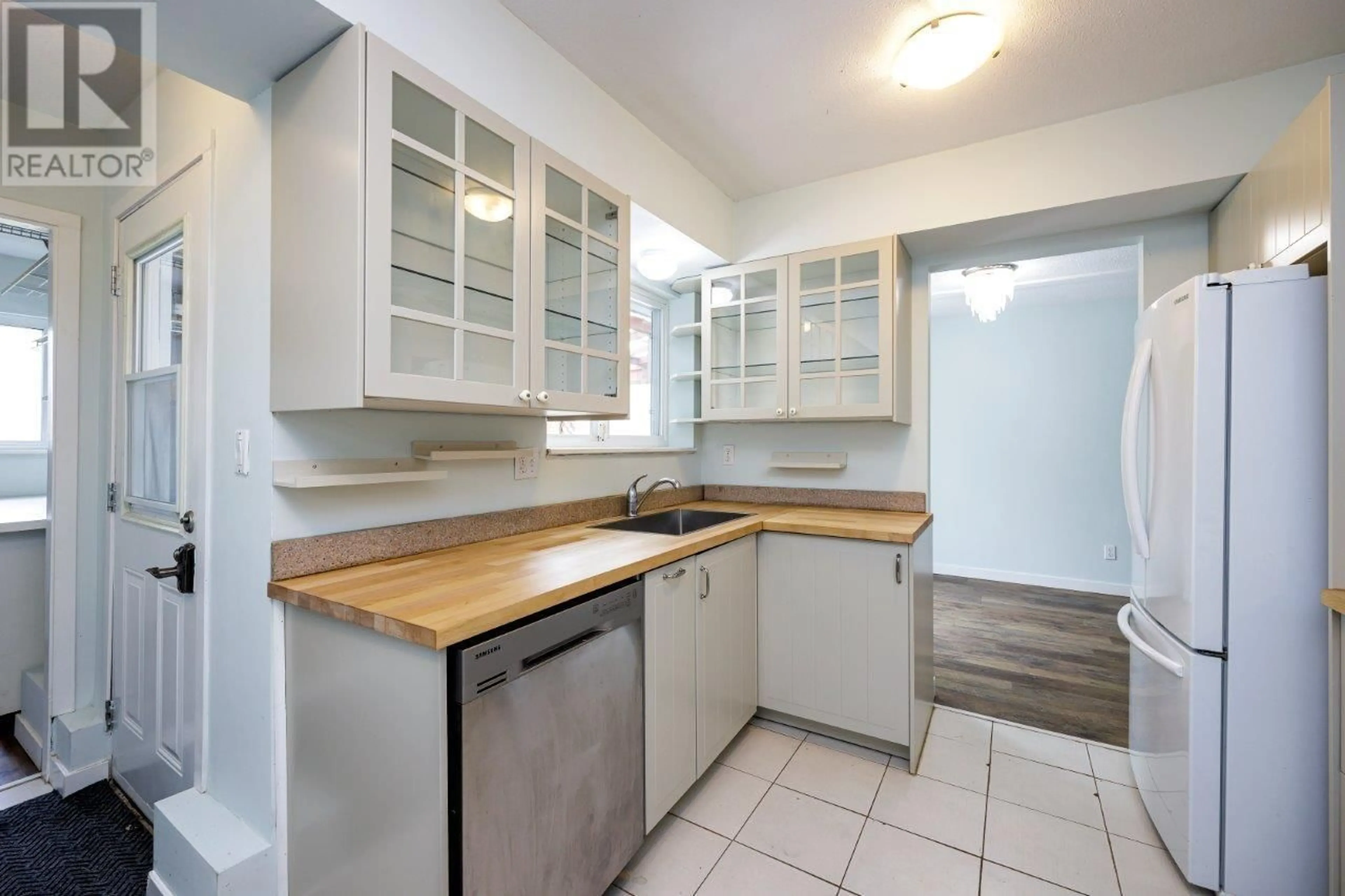 Standard kitchen, unknown for 1373 LYNN VALLEY ROAD, North Vancouver British Columbia V7J2A7
