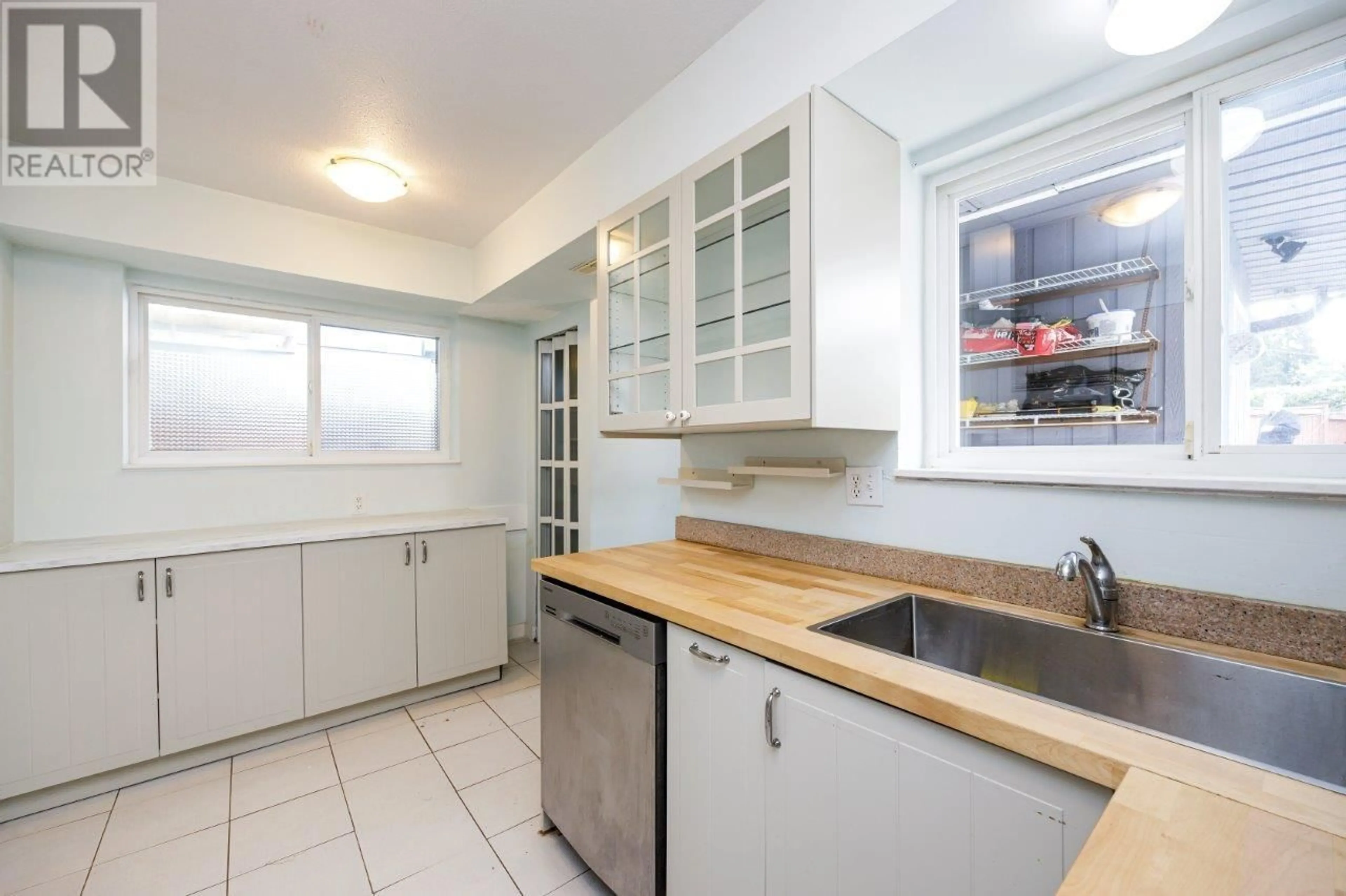 Standard kitchen, unknown for 1373 LYNN VALLEY ROAD, North Vancouver British Columbia V7J2A7