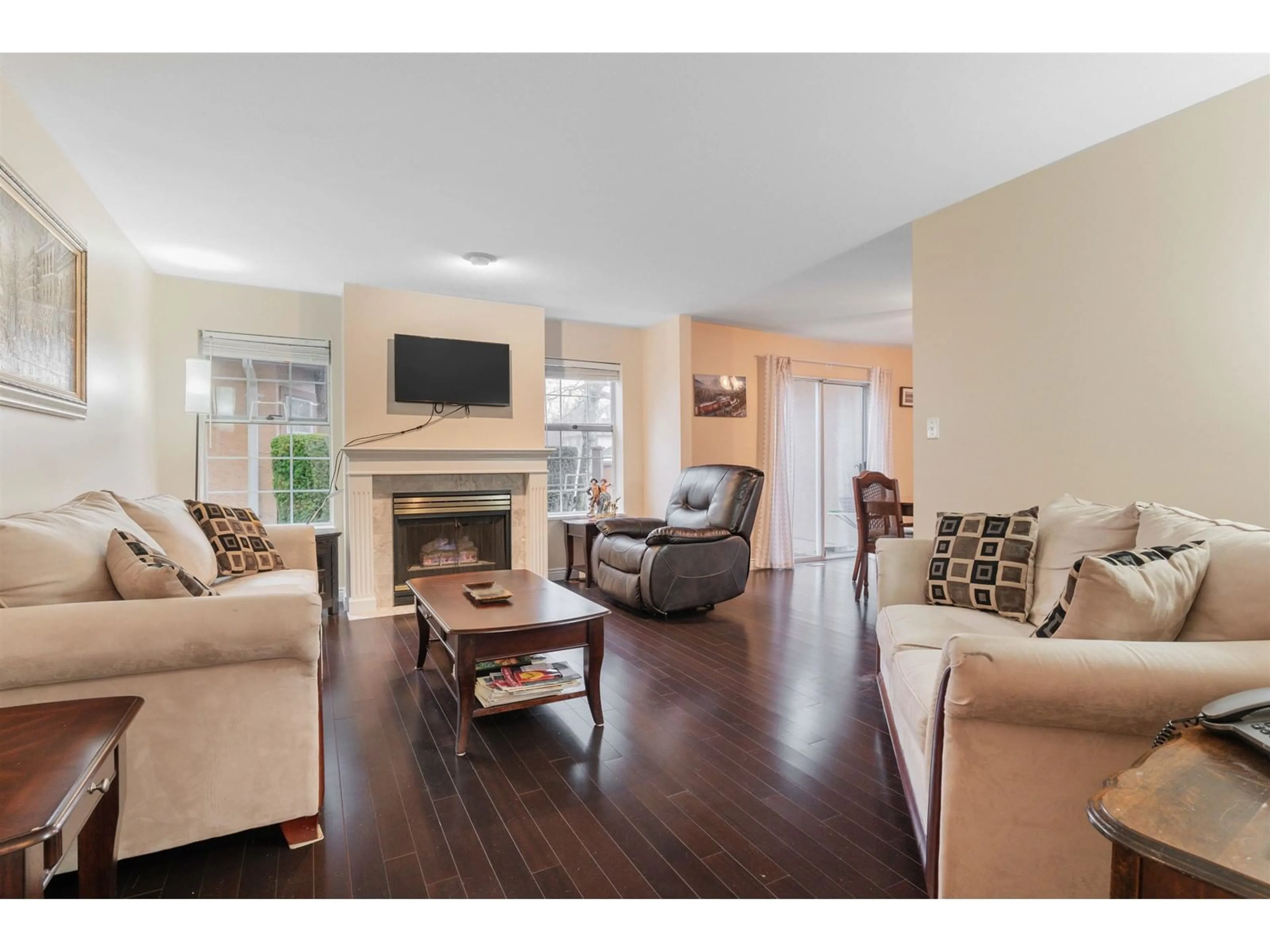 Living room with furniture, wood/laminate floor for 112 - 14861 98, Surrey British Columbia V3R9Z8