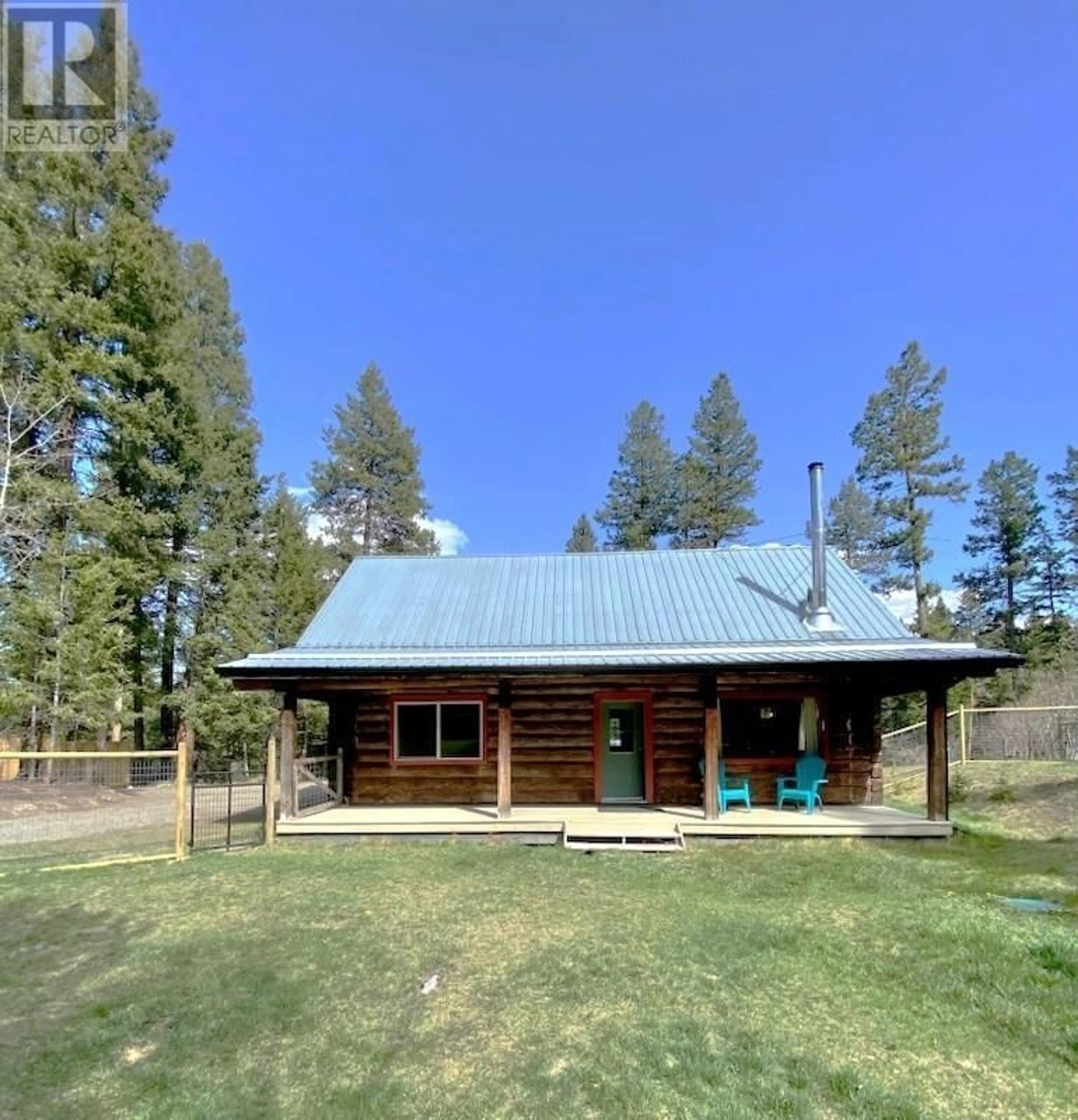 A pic from outside/outdoor area/front of a property/back of a property/a pic from drone, unknown for 4977 PLATEAU ROAD, 108 Mile Ranch British Columbia V0K2Z0