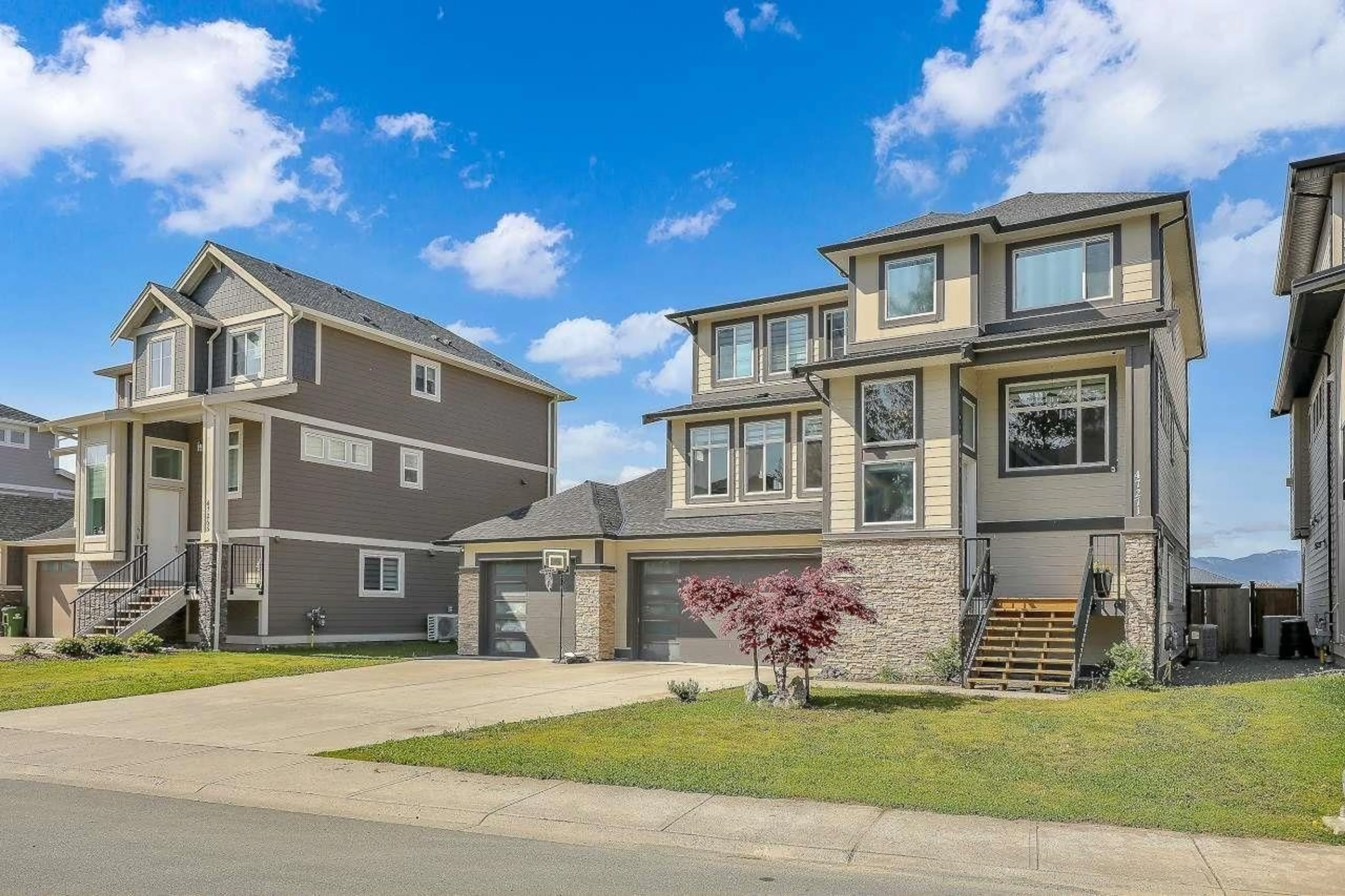 Home with vinyl exterior material, street for 47271 SWALLOW PLACE, Chilliwack British Columbia V2P7W9