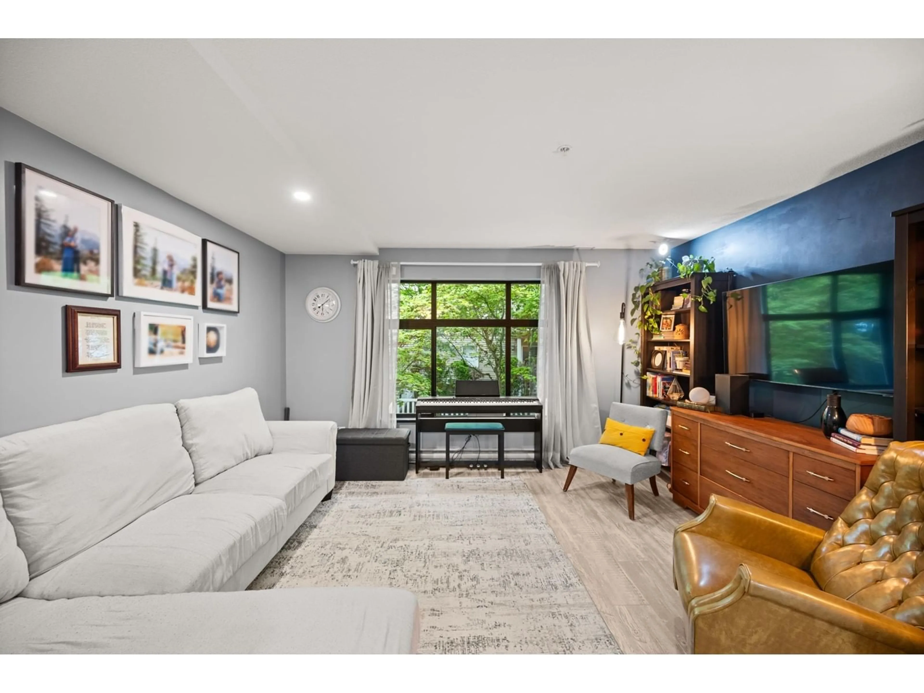 Living room with furniture, unknown for 134 - 20033 70, Langley British Columbia V2Y3A2