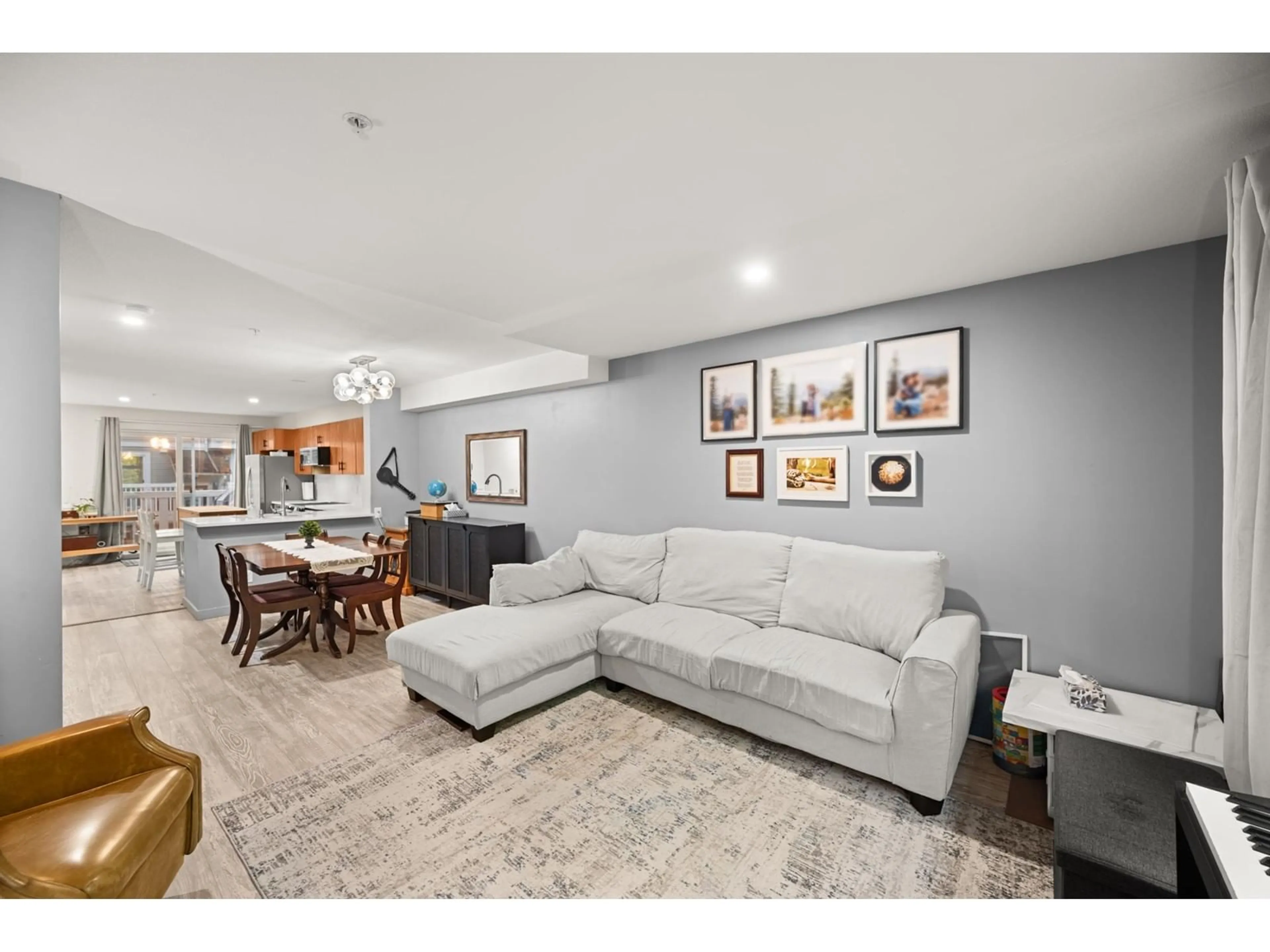 Living room with furniture, unknown for 134 - 20033 70, Langley British Columbia V2Y3A2