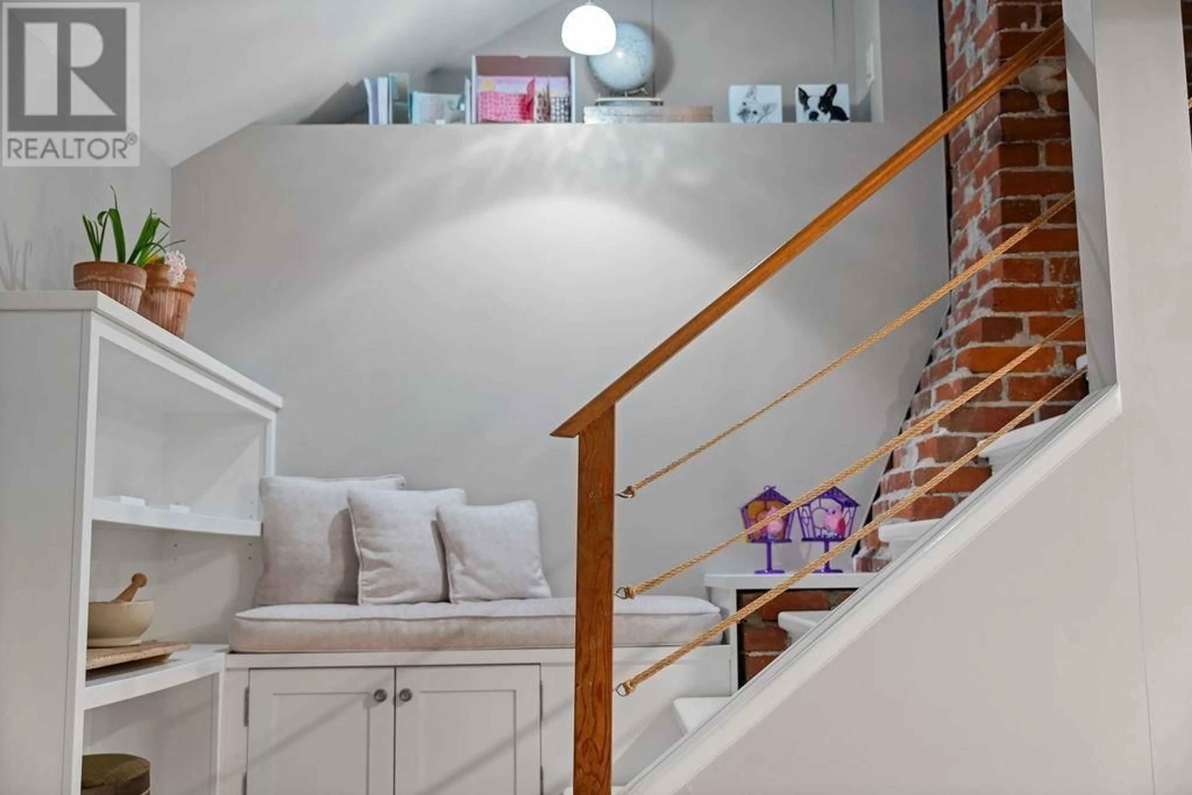Stairs for 1045 CORTELL STREET, North Vancouver British Columbia V7P2A2