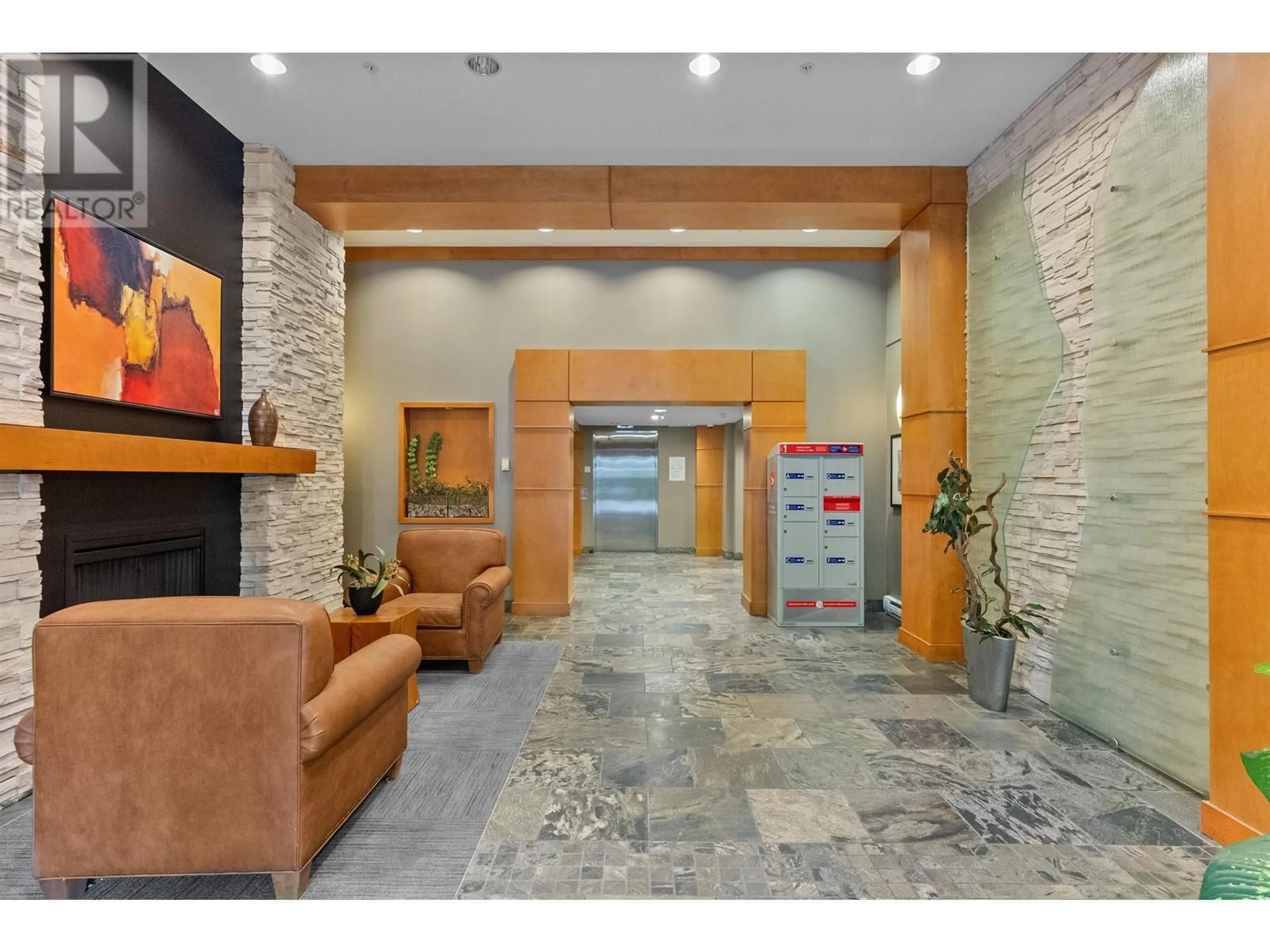 Lobby for 304 - 2958 SILVER SPRINGS BOULEVARD, Coquitlam British Columbia V3E3R9