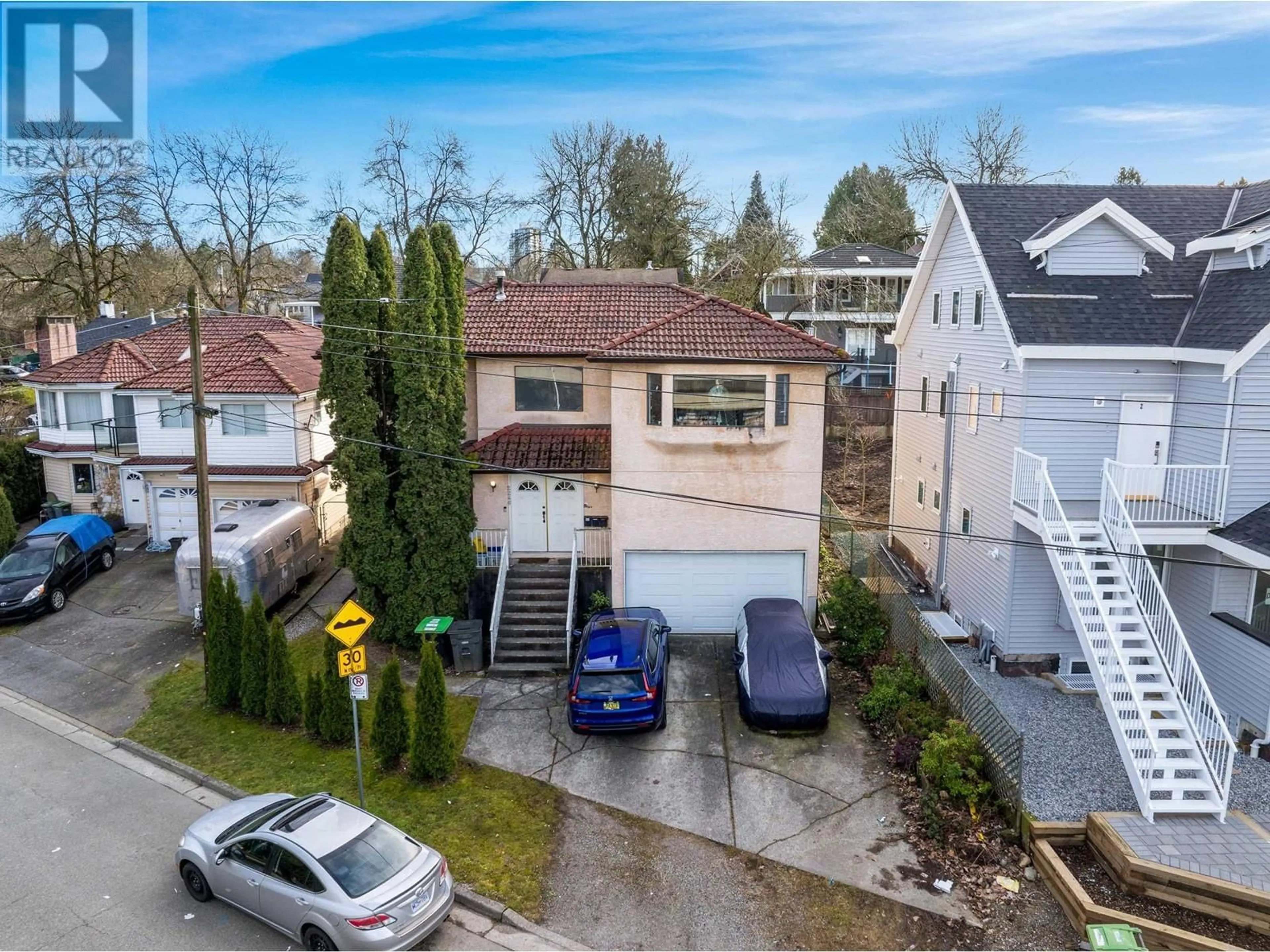 A pic from outside/outdoor area/front of a property/back of a property/a pic from drone, street for 2246 VANNESS AVENUE, Vancouver British Columbia V5N2M2