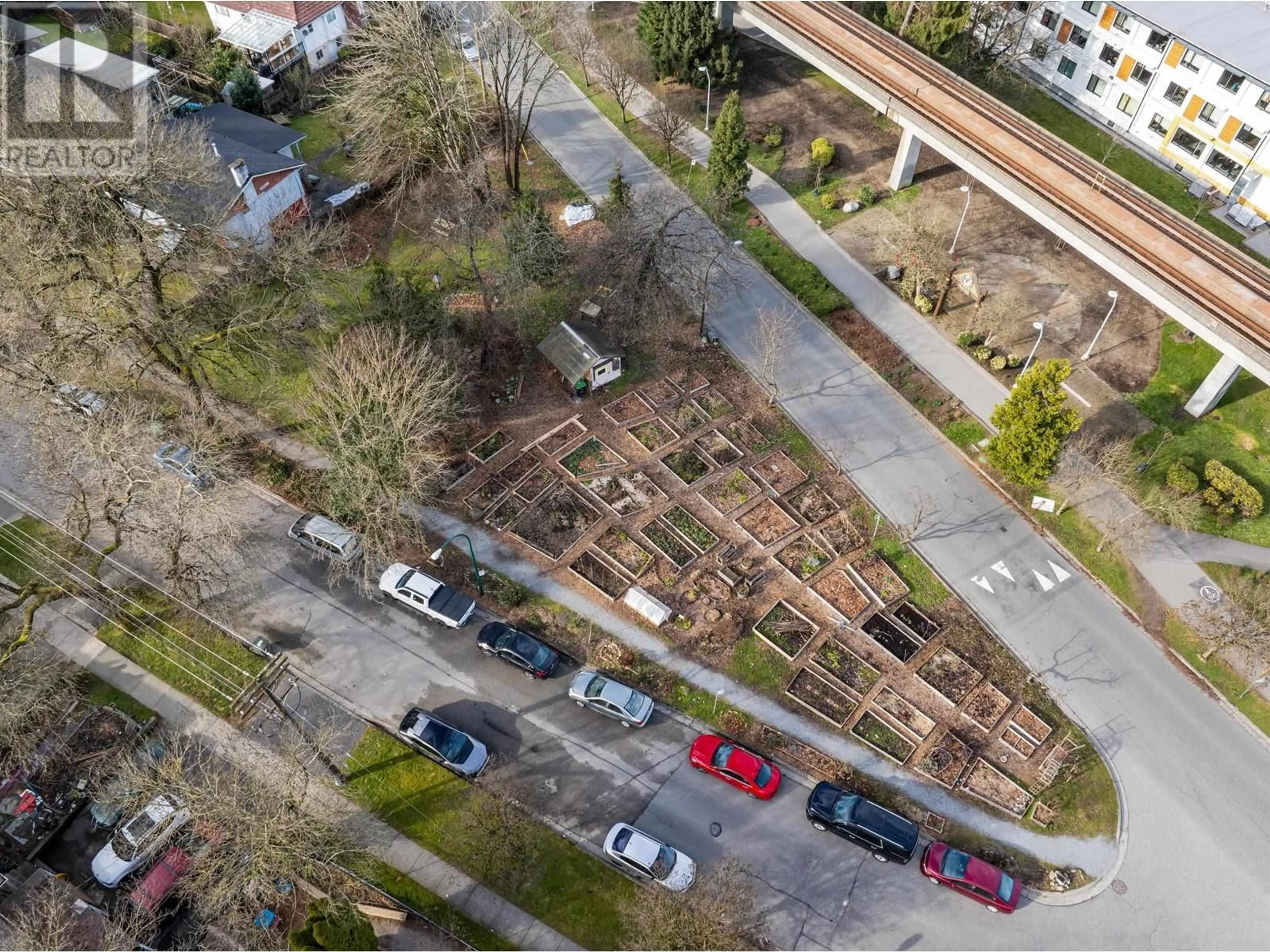 A pic from outside/outdoor area/front of a property/back of a property/a pic from drone, street for 2246 VANNESS AVENUE, Vancouver British Columbia V5N2M2
