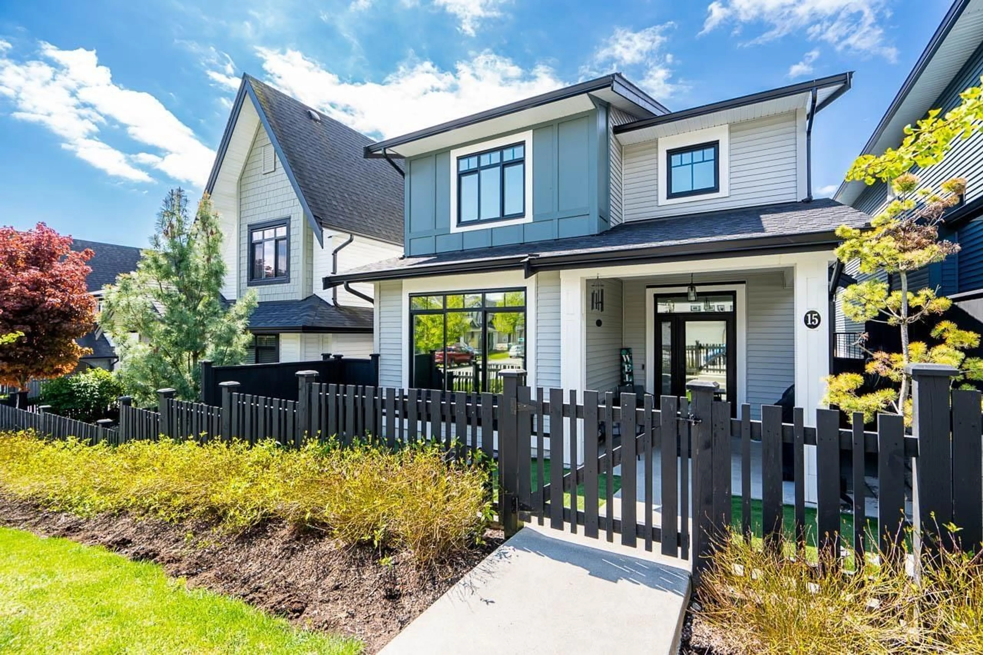 Home with vinyl exterior material, street for 15 - 6897 201, Langley British Columbia V2Y0Z3