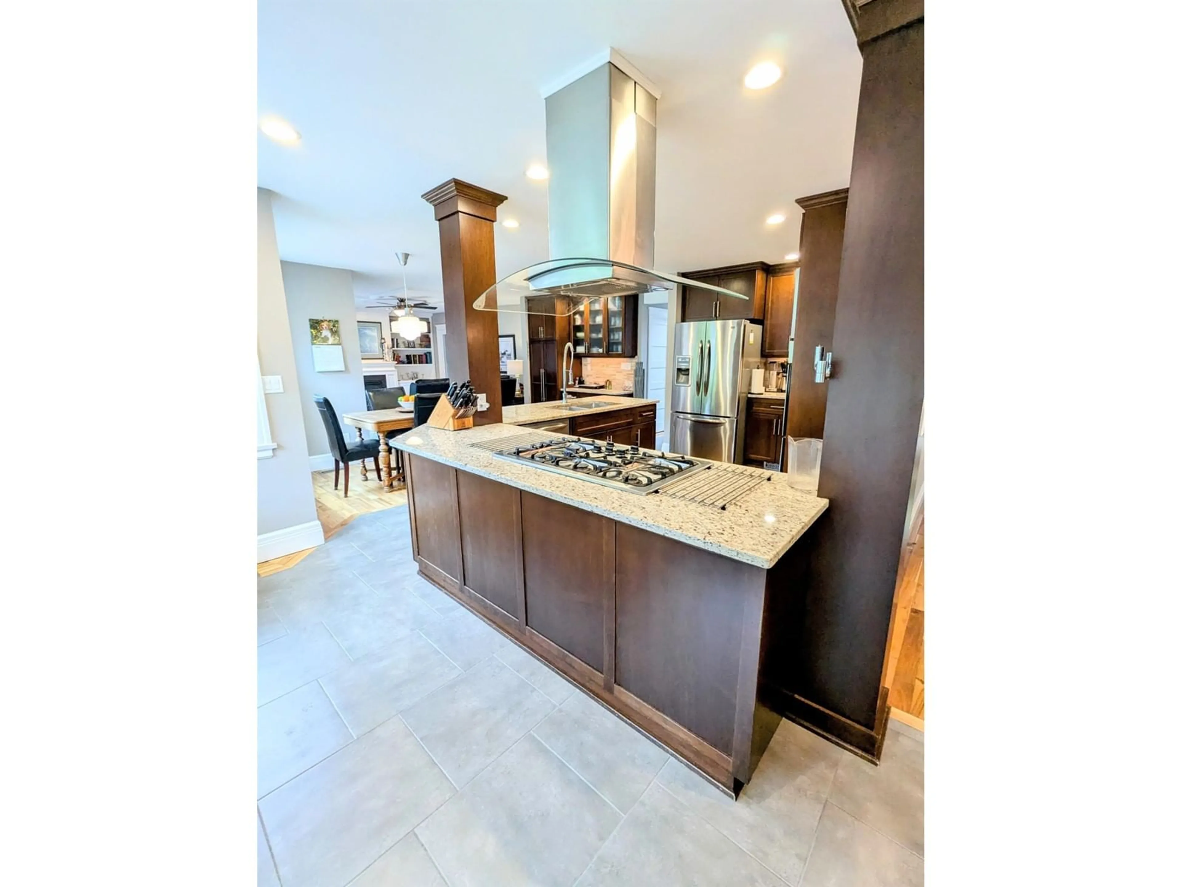 Contemporary kitchen, ceramic/tile floor for 25072 58, Langley British Columbia V4W1T5