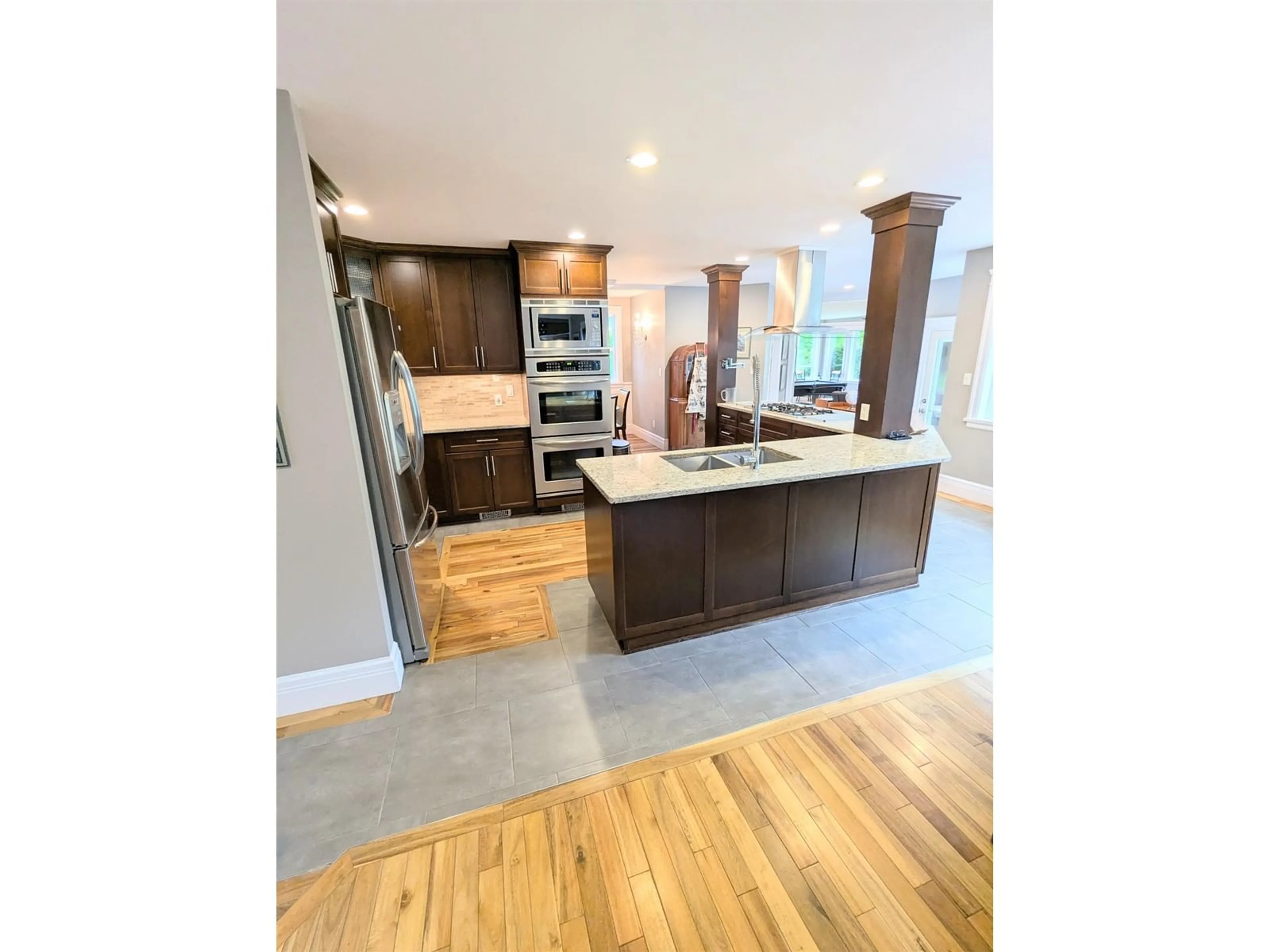 Open concept kitchen, unknown for 25072 58, Langley British Columbia V4W1T5