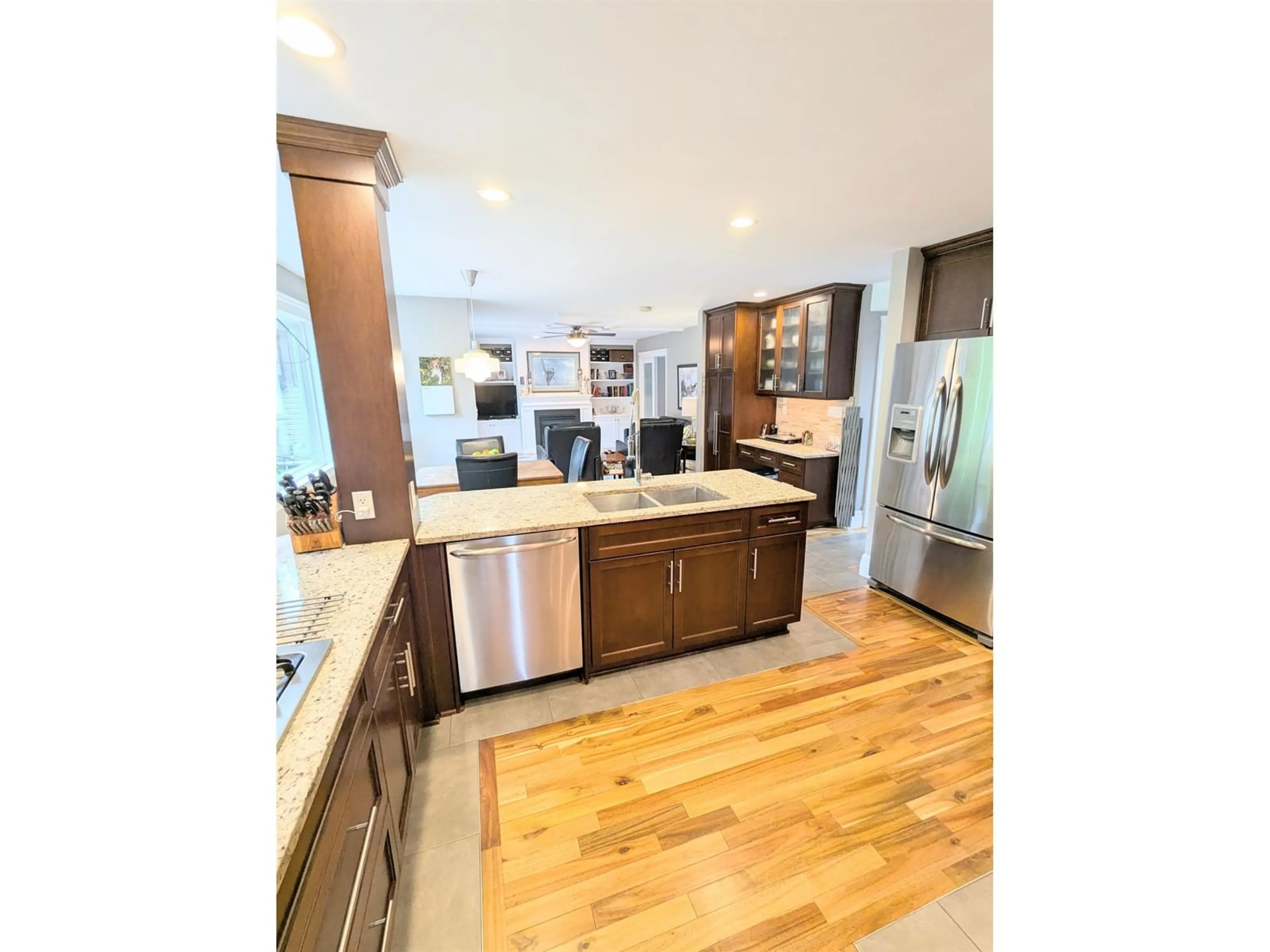 Open concept kitchen, unknown for 25072 58, Langley British Columbia V4W1T5
