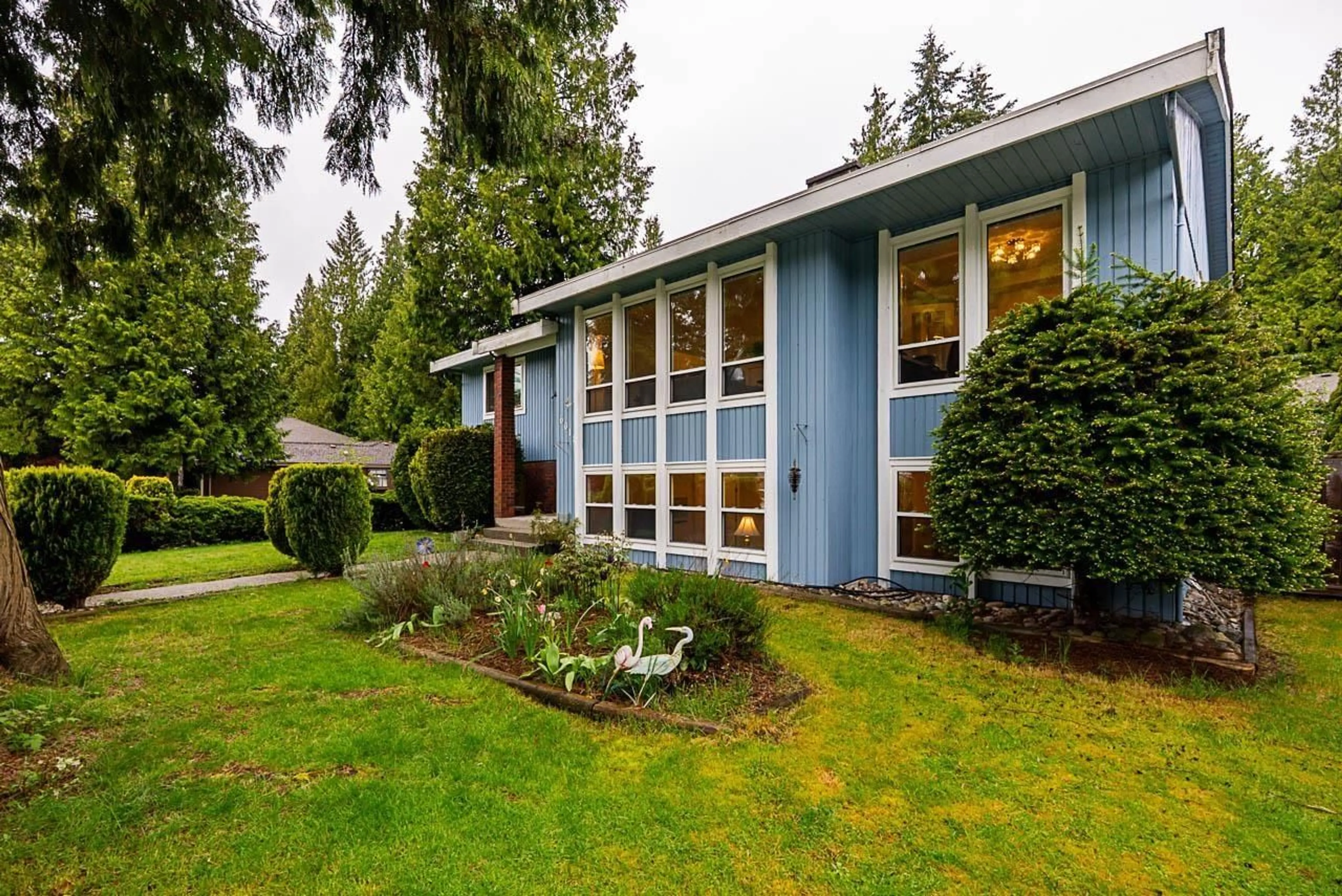 Home with vinyl exterior material, unknown for 6018 SUNWOOD, Delta British Columbia V4E2Y4