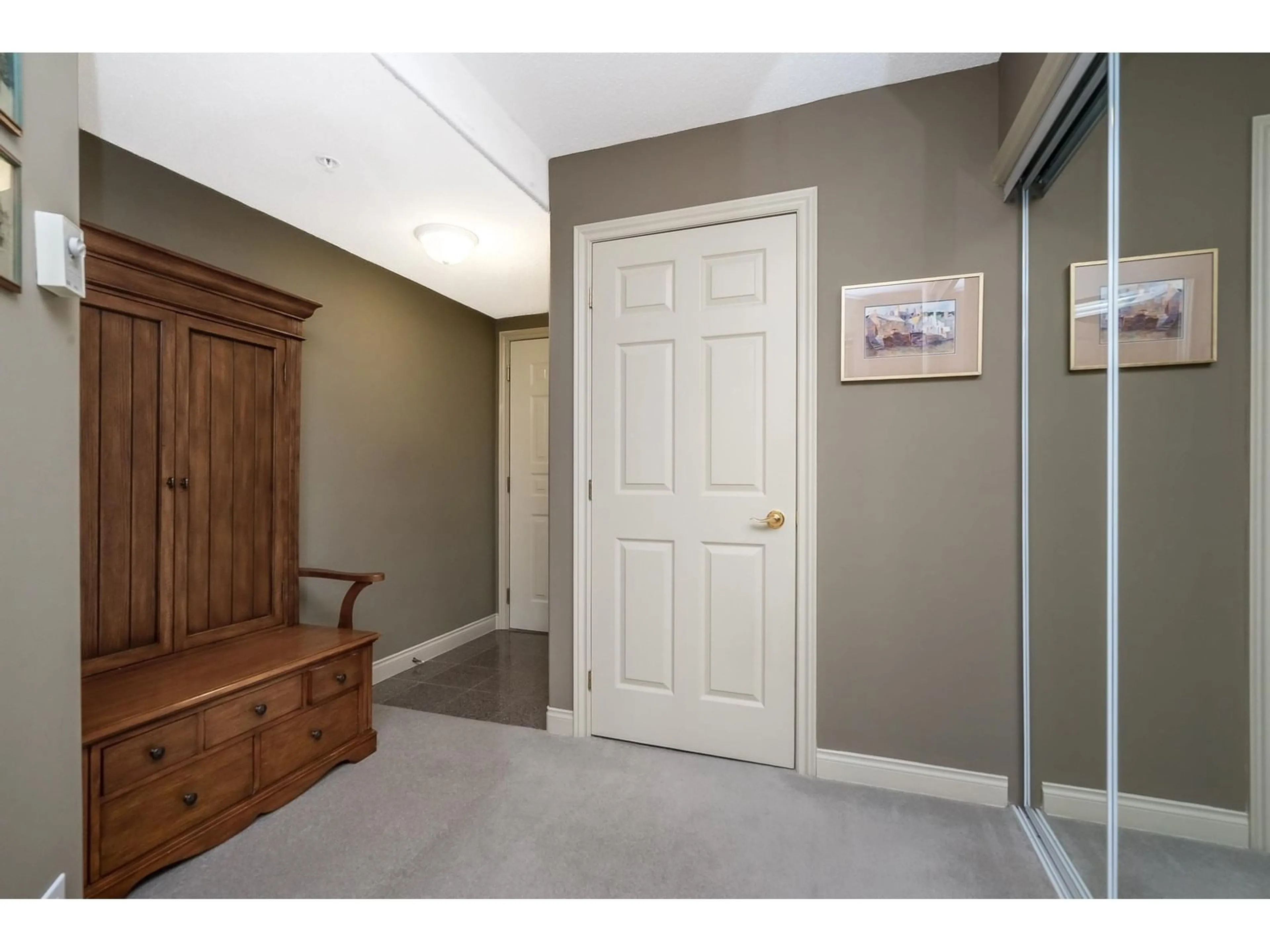 Indoor entryway for 802 - 33065 MILL LAKE, Abbotsford British Columbia V2S8E6