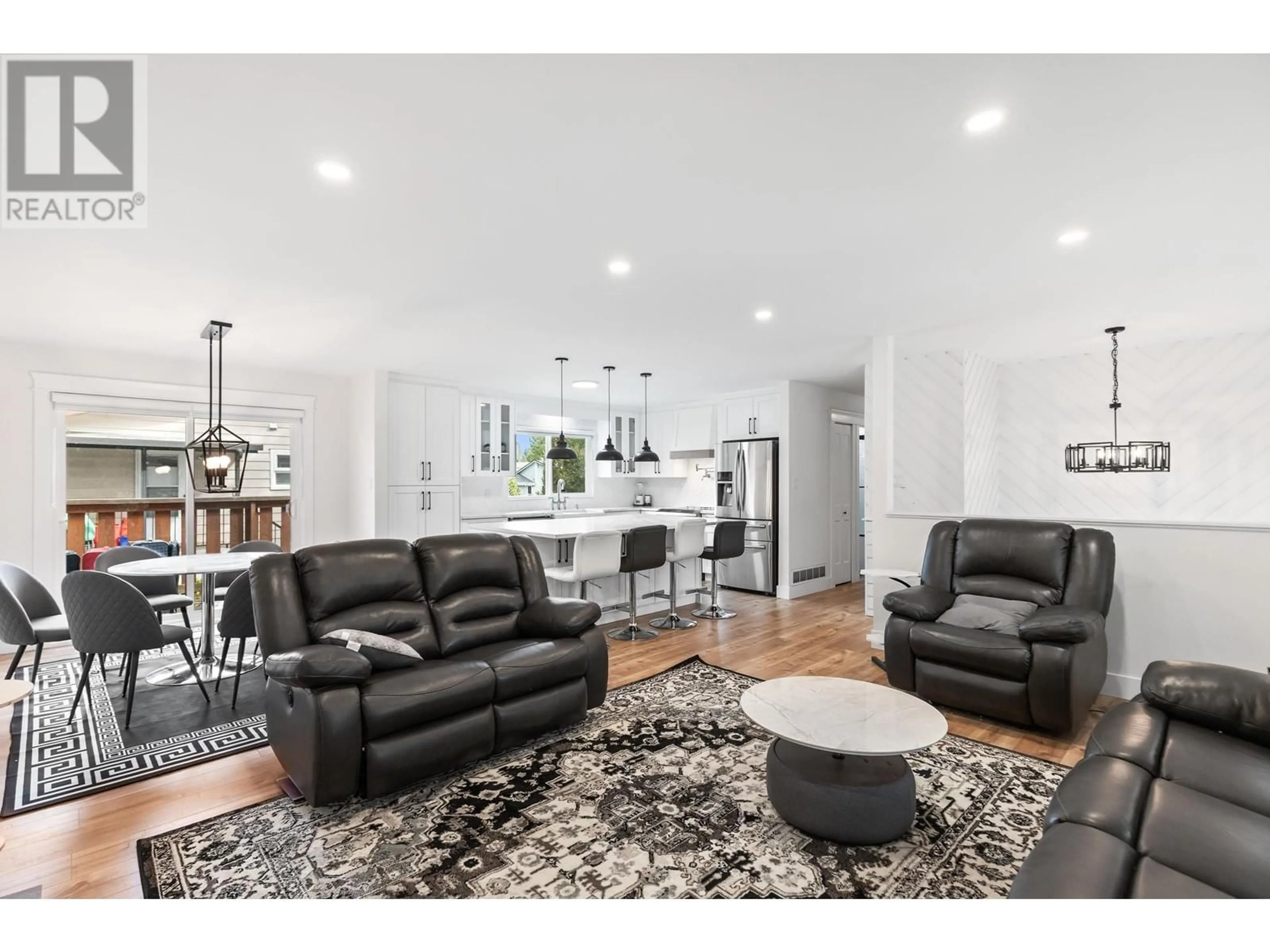 Living room with furniture, unknown for 21099 BERRY AVENUE, Maple Ridge British Columbia V2X7V3